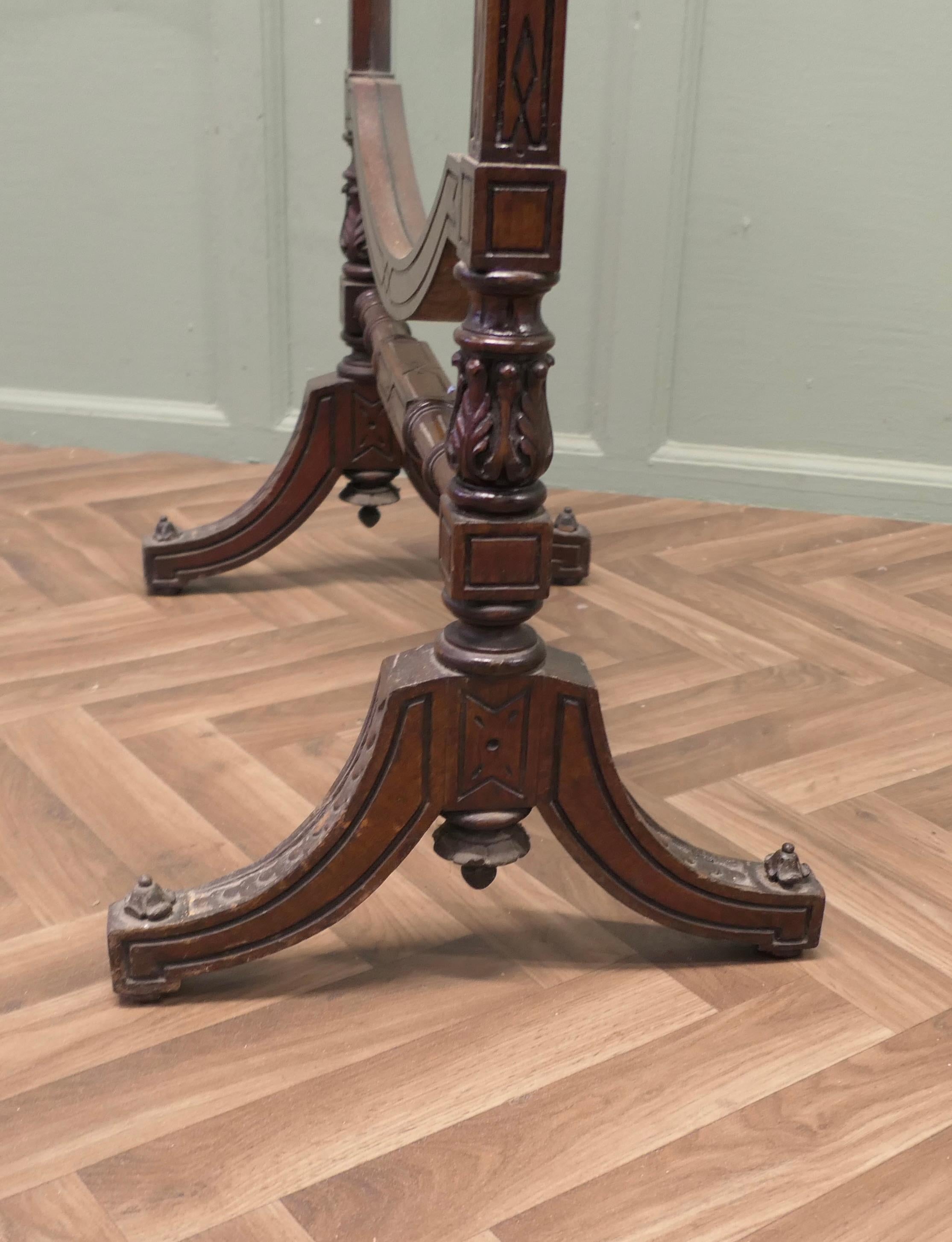 XIXe siècle Grand pare-feu victorien en verre et sculpté  Il s'agit d'une pièce de belle facture, elle i en vente