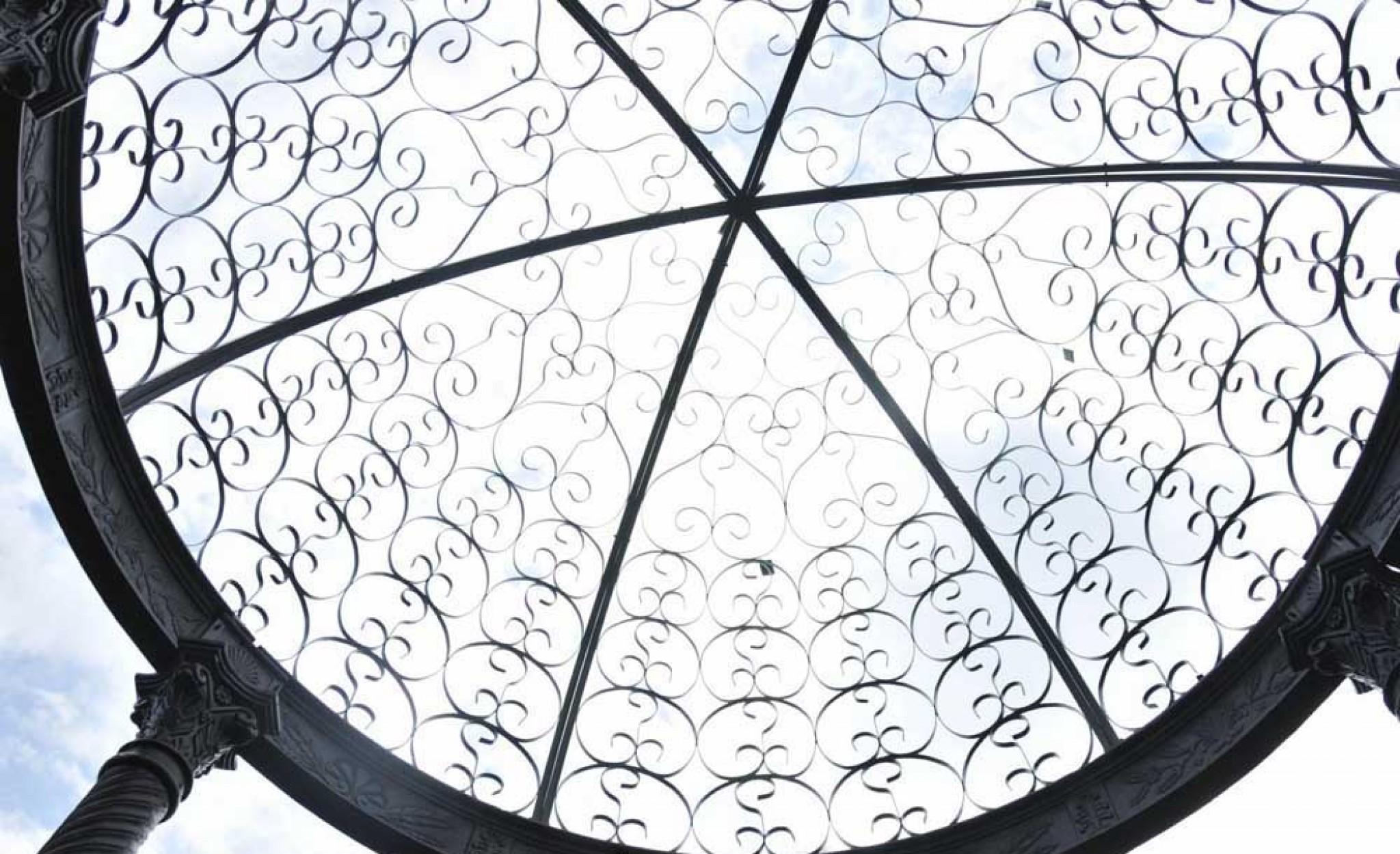 Große viktorianische Gusseisen Gazebo architektonischen Garten Sitz Dome Vordach im Angebot 2