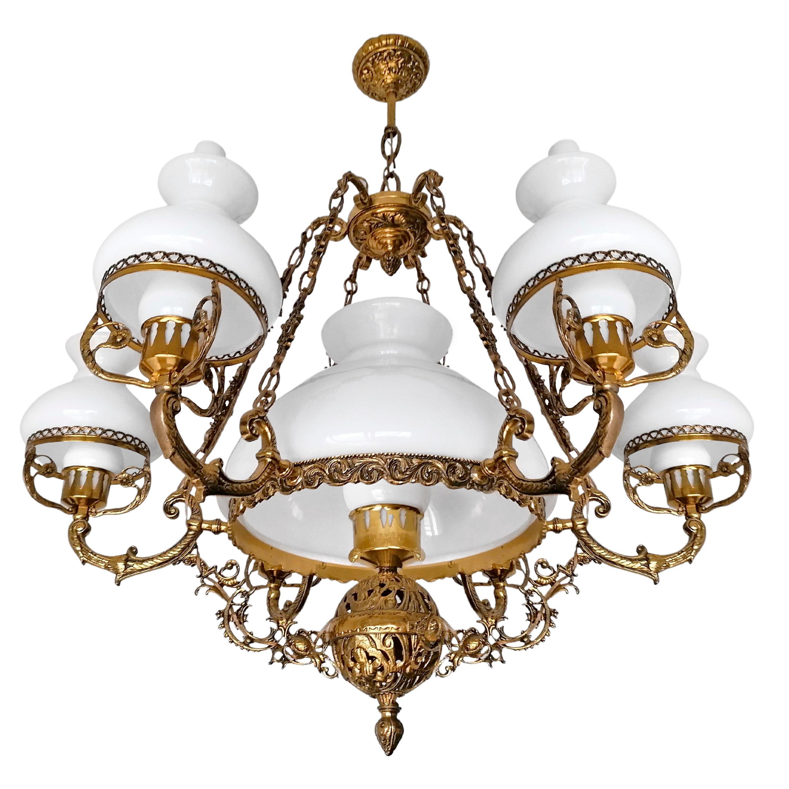 Gorgeous monumental antique circa 1940 French Victorian 7-light bulbs chandelier with Opaline green cased glass and chiselled gilt bronze/ brass.
Measures:
Diameter 36 in / 90 cm
Height 40 in / 100 cm
Diameter glass shades 14 in (36 cm)/ 9 in