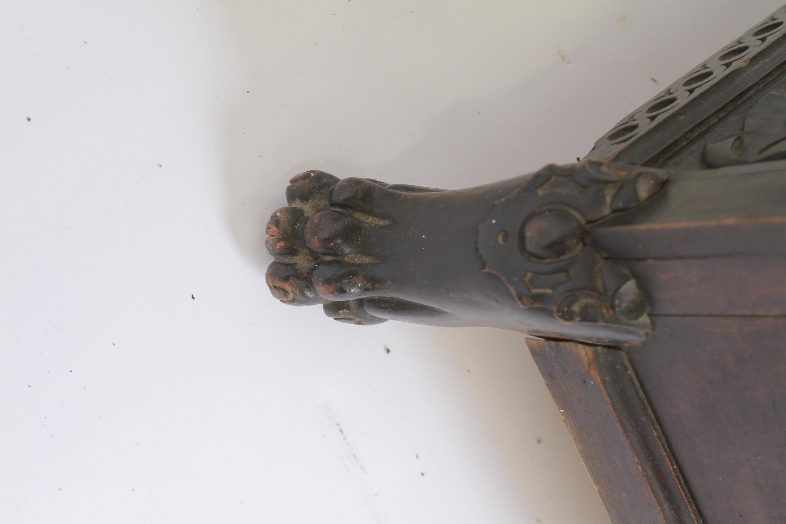 Large Victorian Chinese Redwood carved coffer For Sale 6