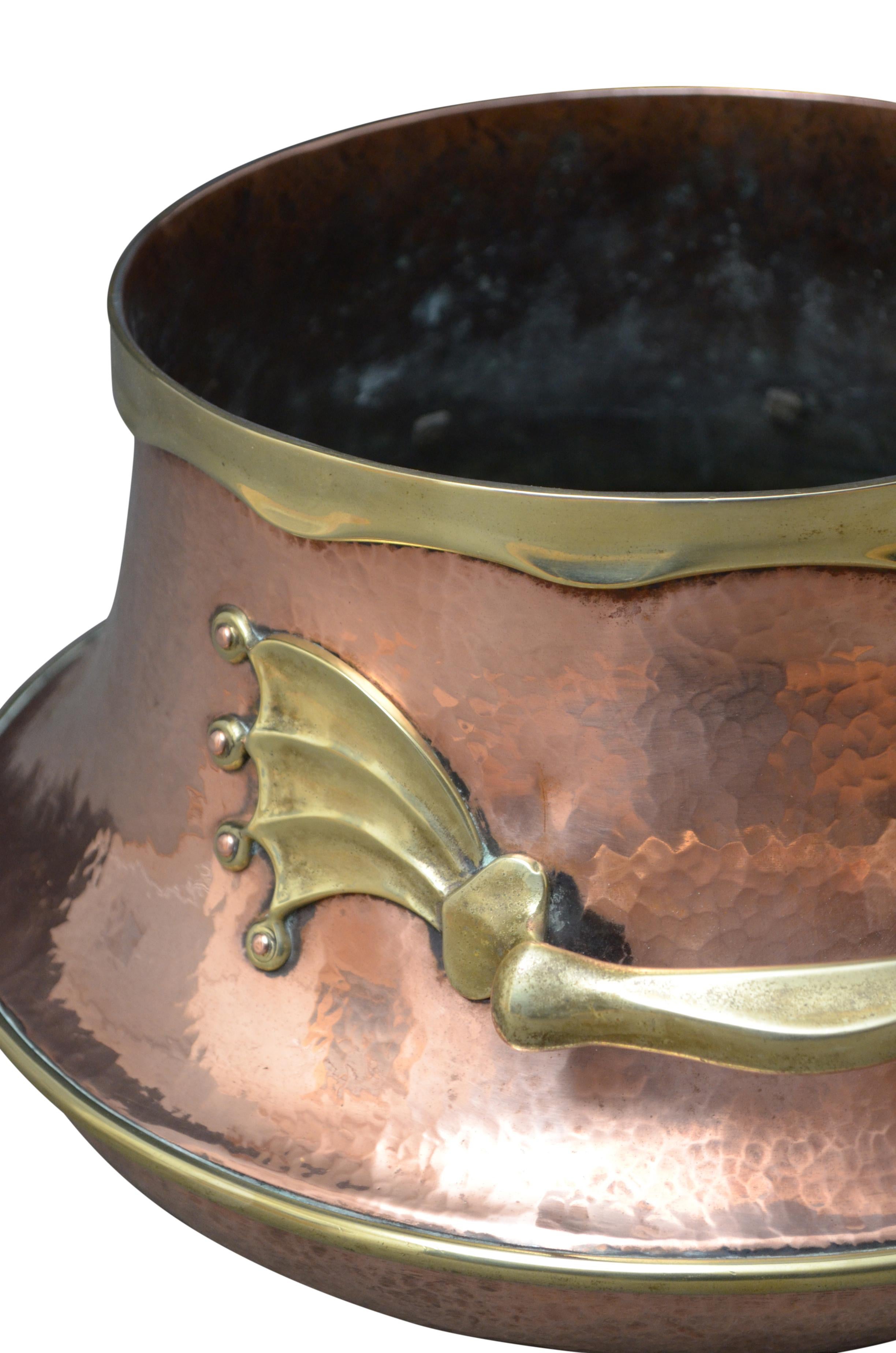 Grande vaso vittoriano in rame e ottone In condizioni buone in vendita a Whaley Bridge, GB