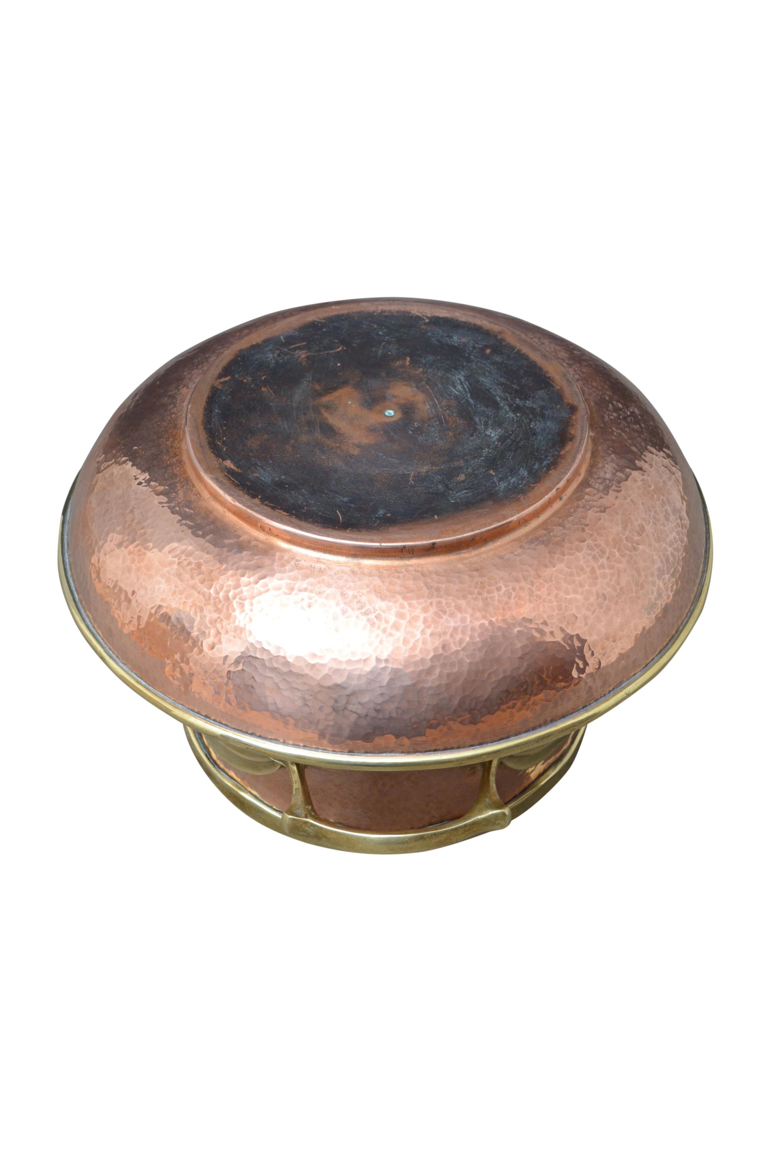 Rame Grande vaso vittoriano in rame e ottone in vendita