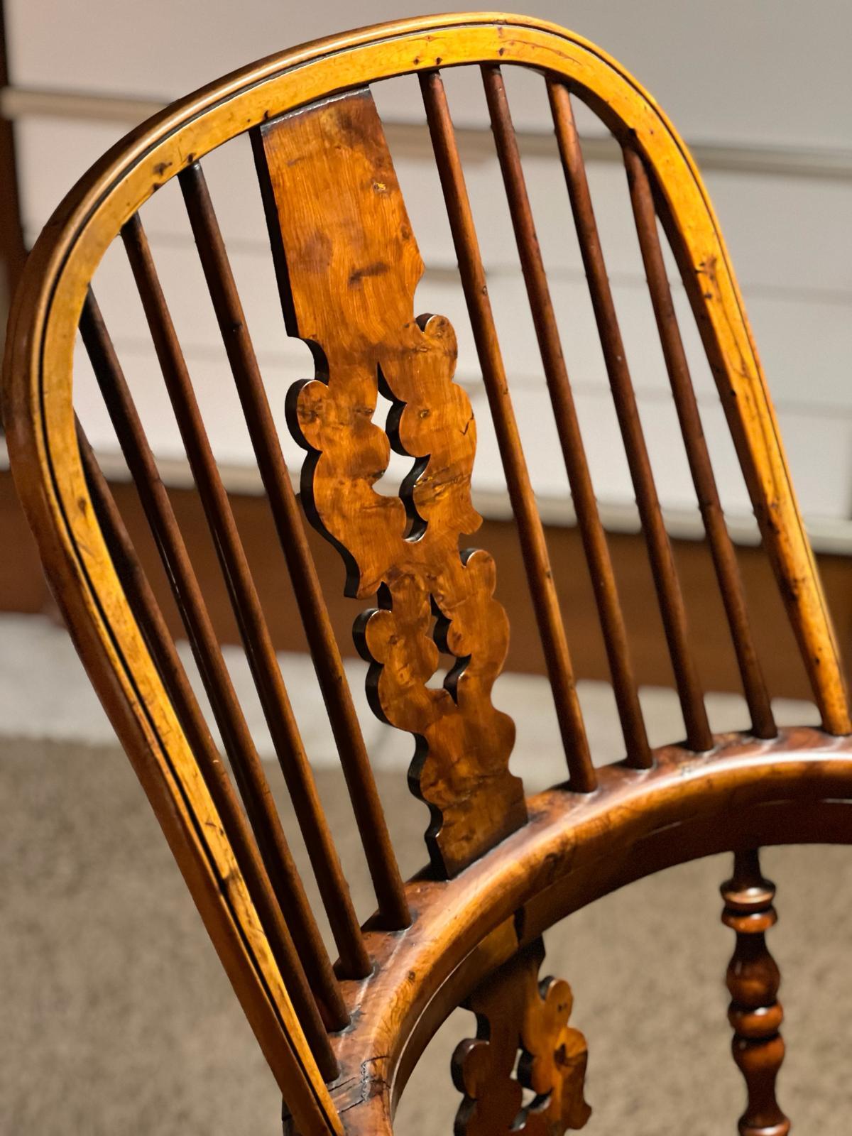 Großer viktorianischer Windsor-Sessel aus Ulme, 19. Jahrhundert im Zustand „Gut“ im Angebot in Saint Rémy de Provence, FR