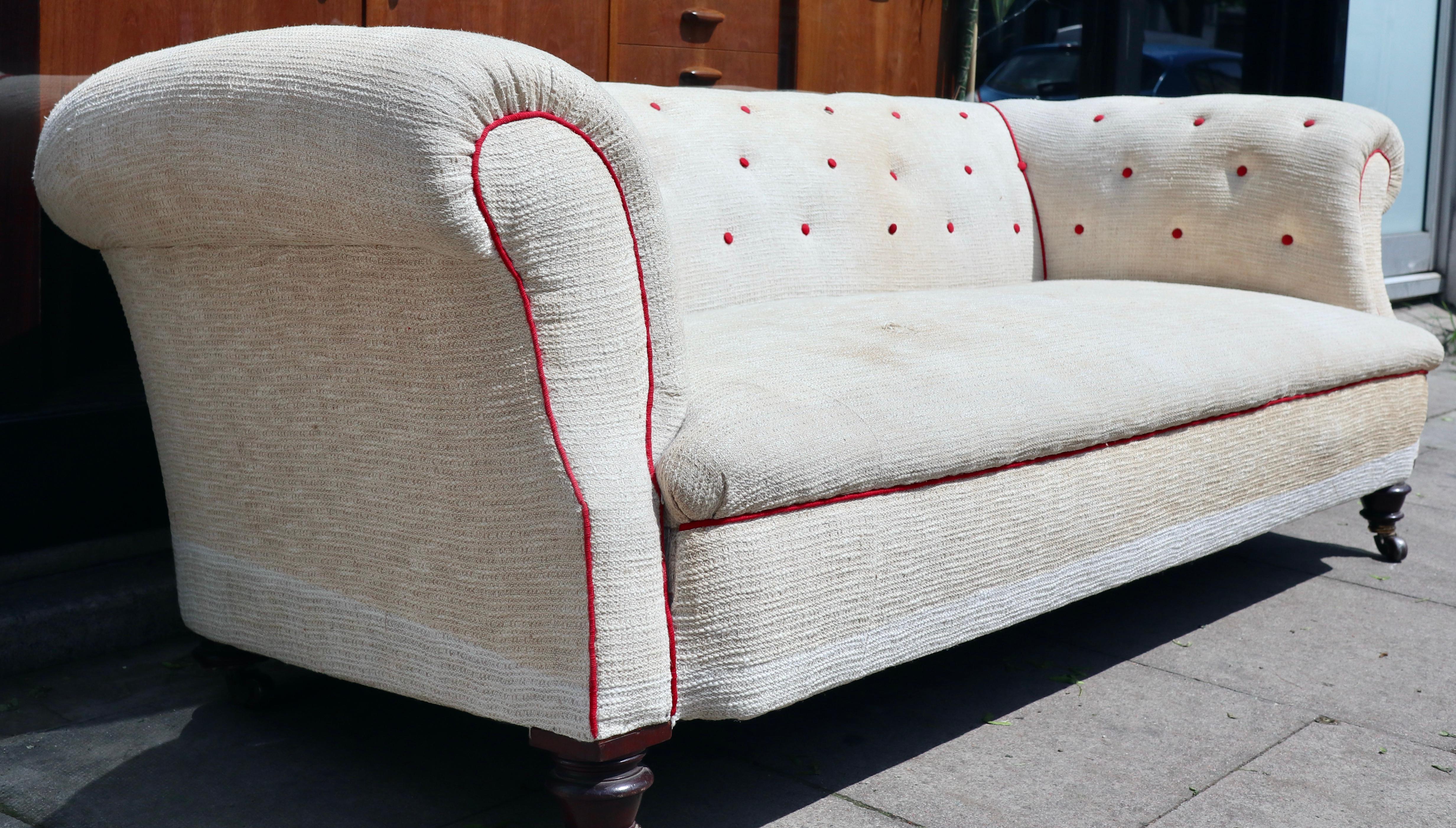 LARGE VICTORIAN ENGLISH CHESTERFIELD SOFA c1890 For Sale 1