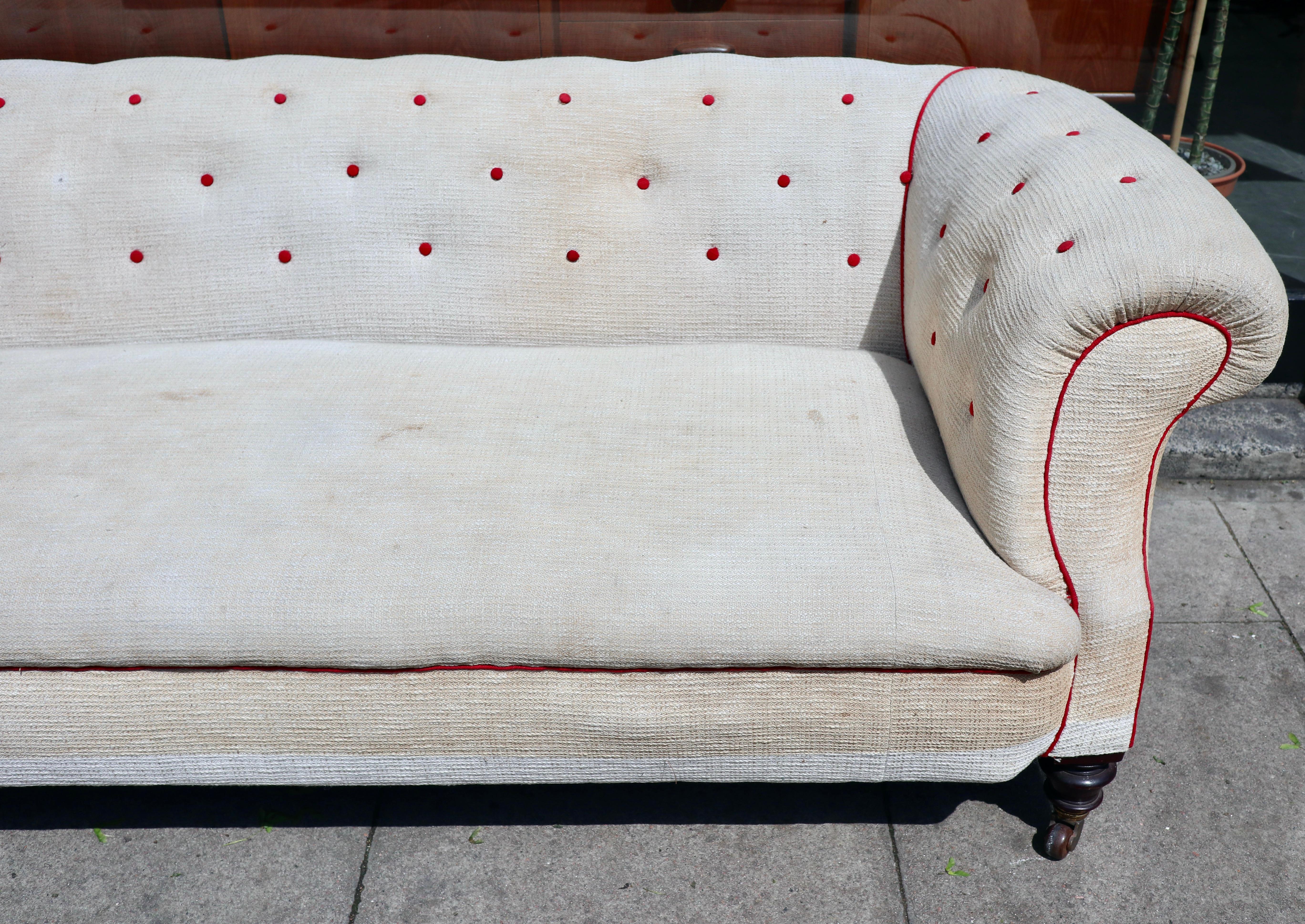 LARGE VICTORIAN ENGLISH CHESTERFIELD SOFA c1890 For Sale 4