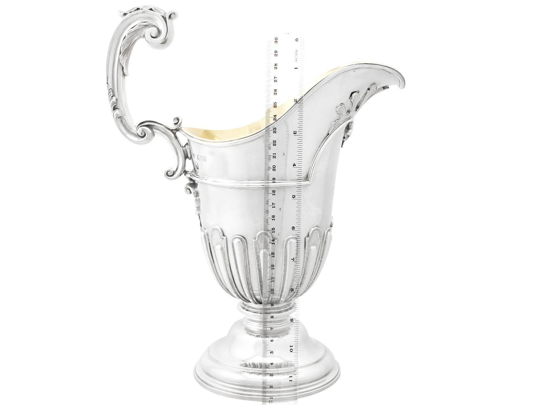 Grande cruche  vin victorienne anglaise en argent sterling en vente 8