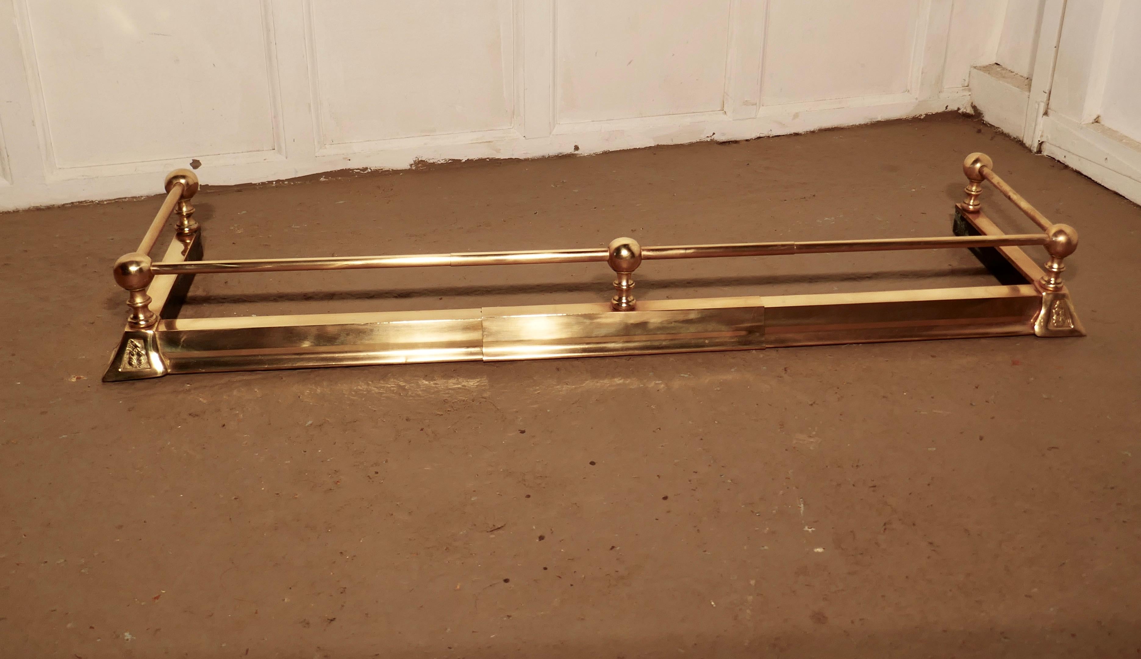 Large Victorian extending brass fender

This is a very attractive brass fender it has a simple brass base with a brass rail above and chunky brass knobs supporting the rail and small decoration to the corners of the base

The fender is