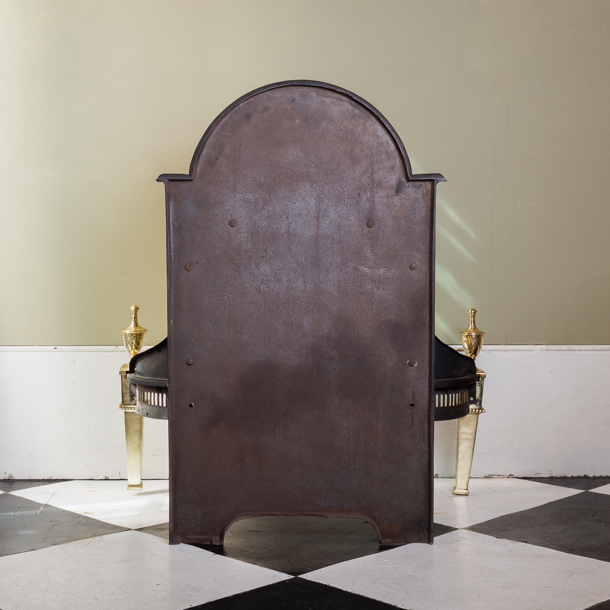 Grande grille de cheminée victorienne de style géorgien en vente 3