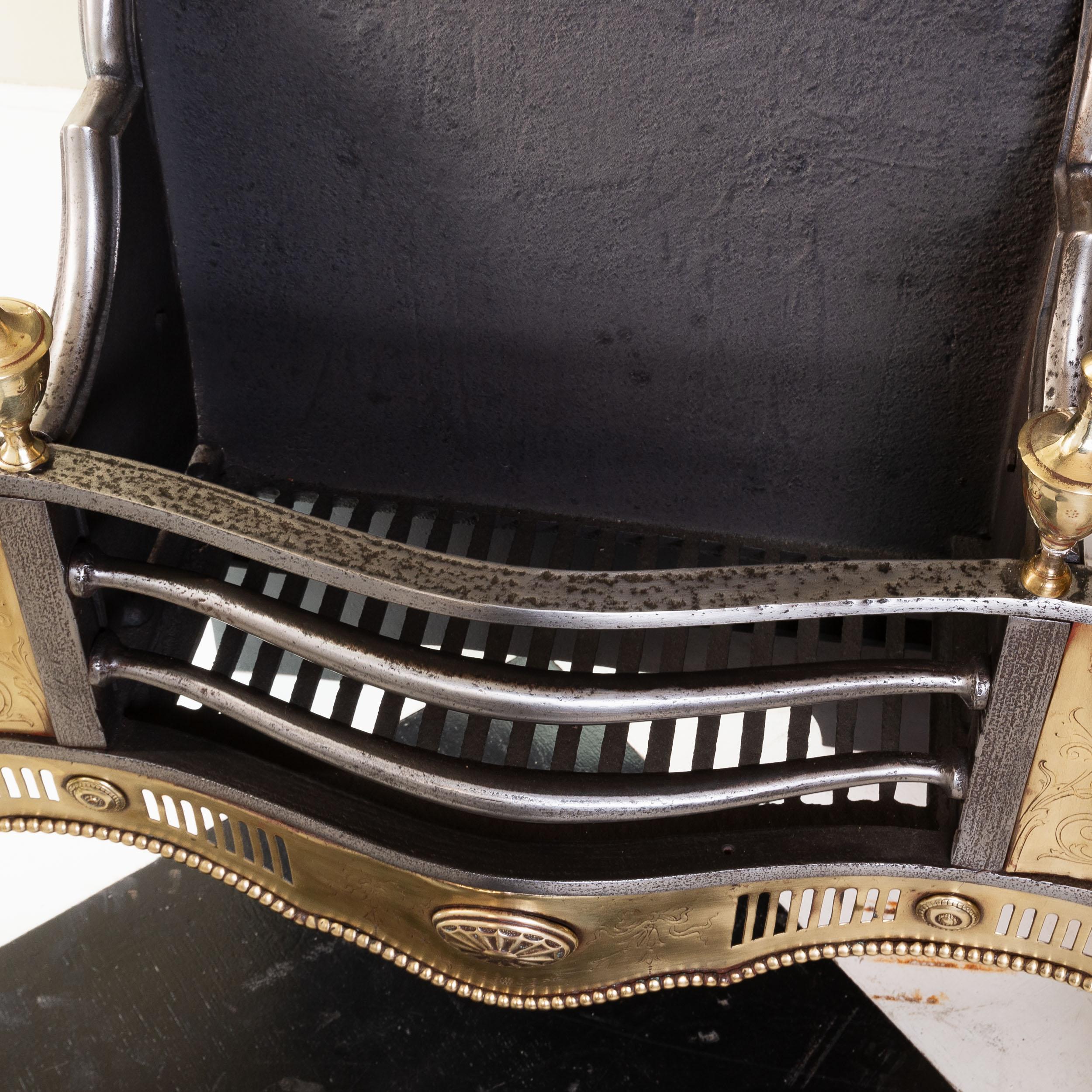 Laiton Grande grille de cheminée victorienne de style géorgien en vente