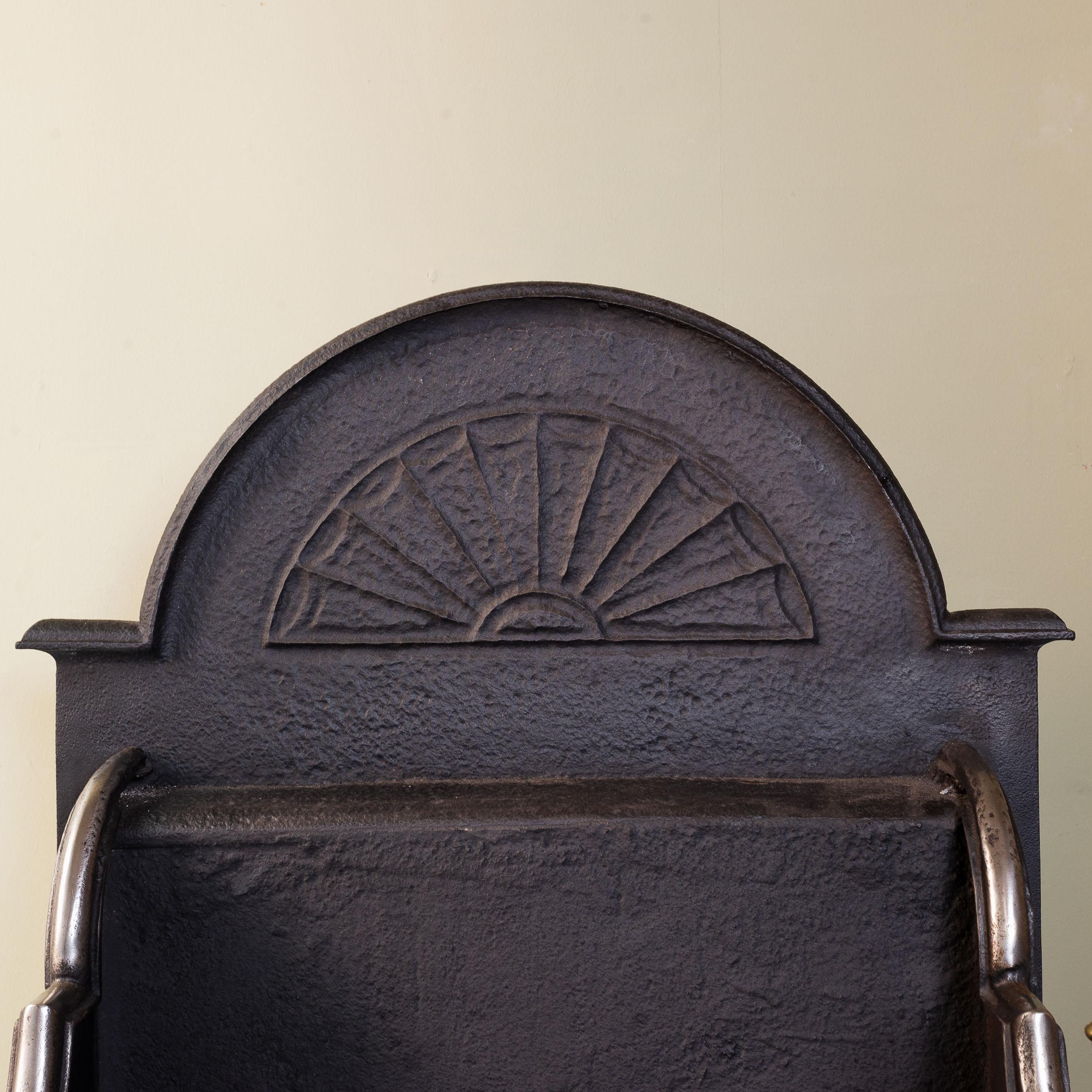 Grande grille de cheminée victorienne de style géorgien en vente 1