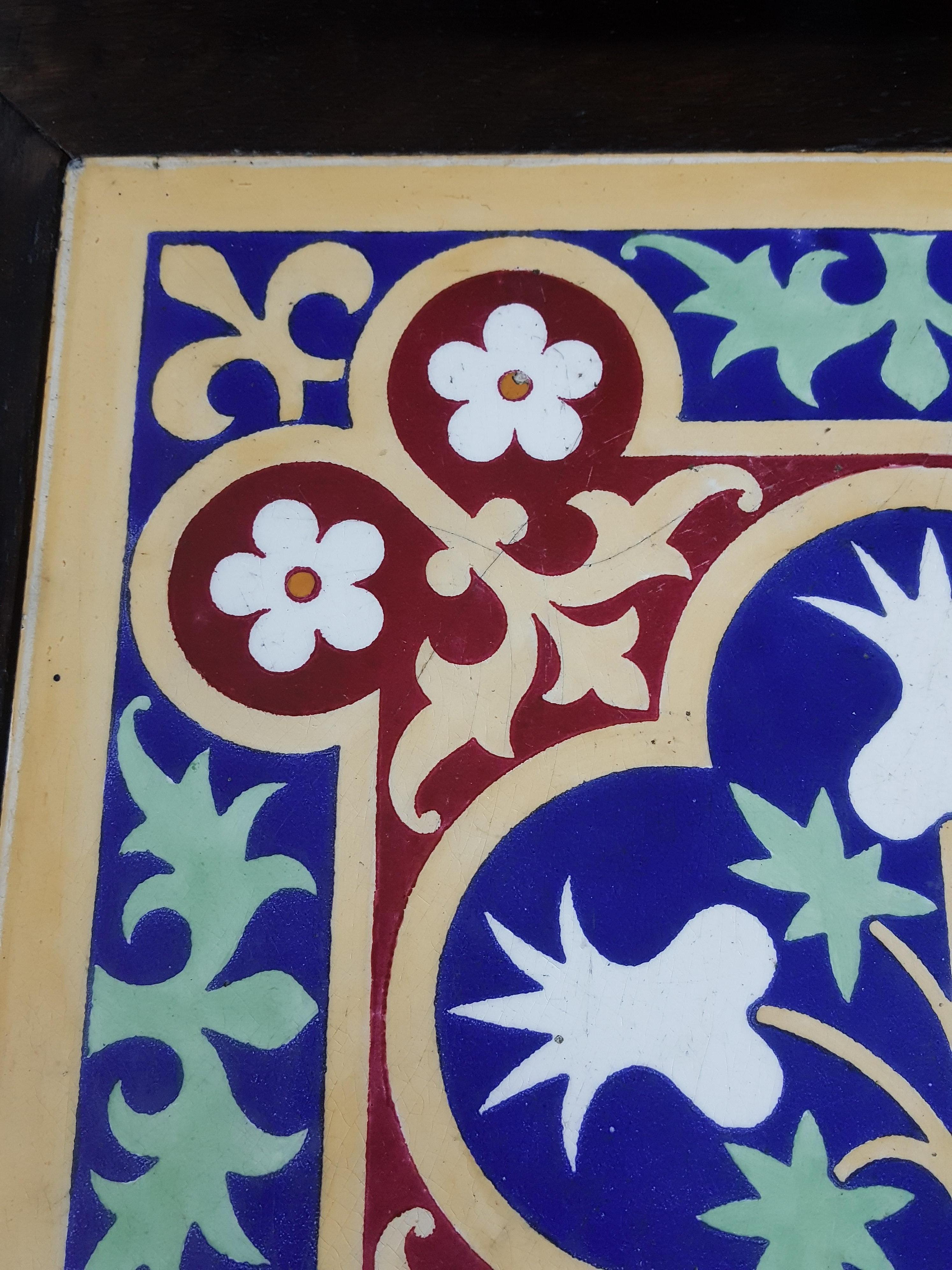 Gran gótico victoriano  Azulejo Minton diseñado por A. W. N. Pugin en marco ebonizado Británico en venta