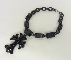 Grand pendentif croix en gutta-percha de l'époque victorienne