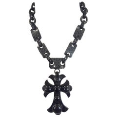 Grand pendentif croix en gutta-percha de l'époque victorienne
