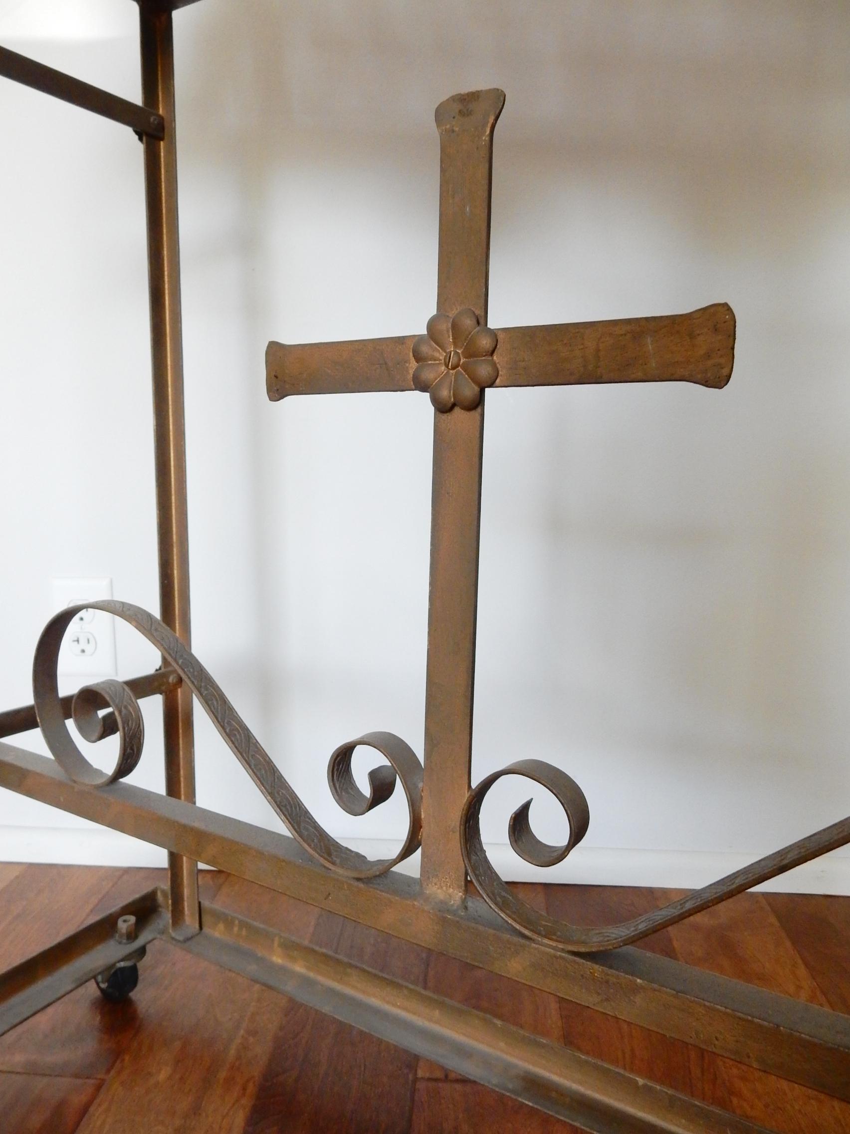 Large Victorian Iron Church Prayer Candle Stand Altar In Good Condition In Las Vegas, NV