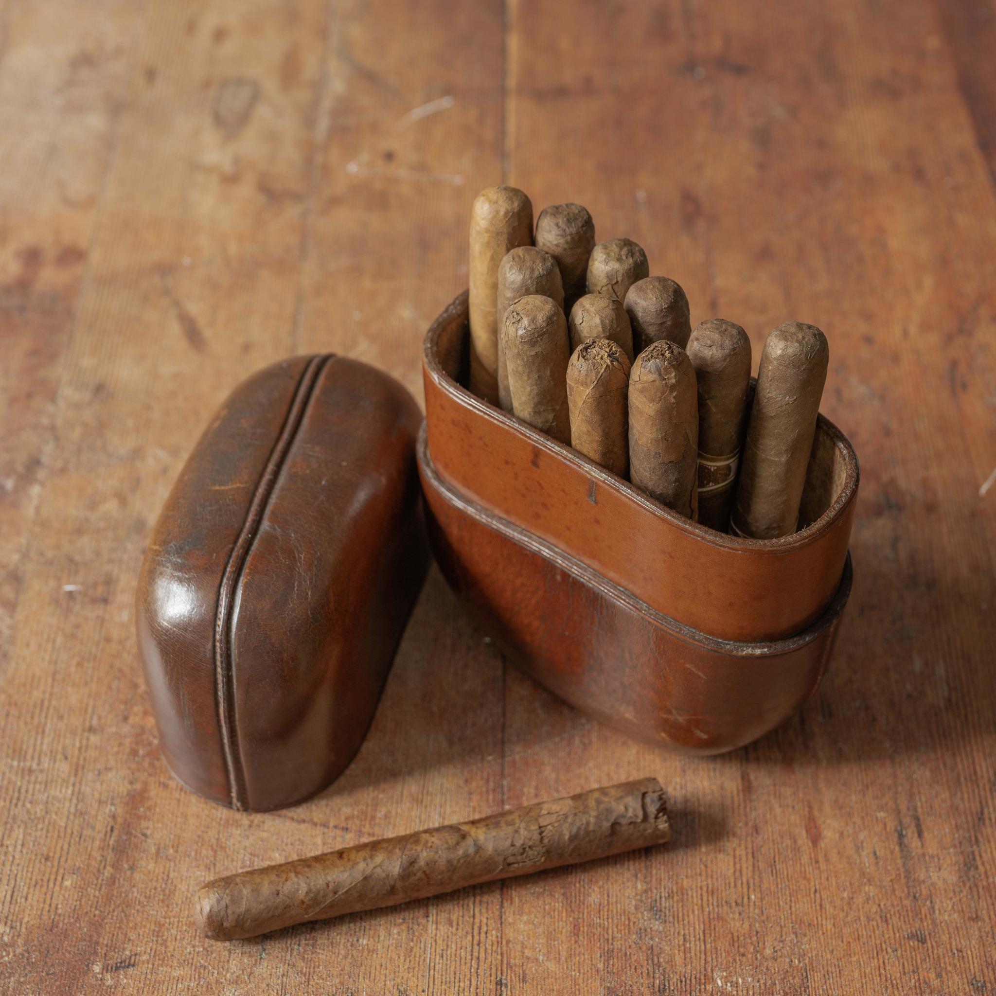 Grande custodia vittoriana per sigari in pelle, CIRCA 1850. In condizioni buone in vendita a London, GB