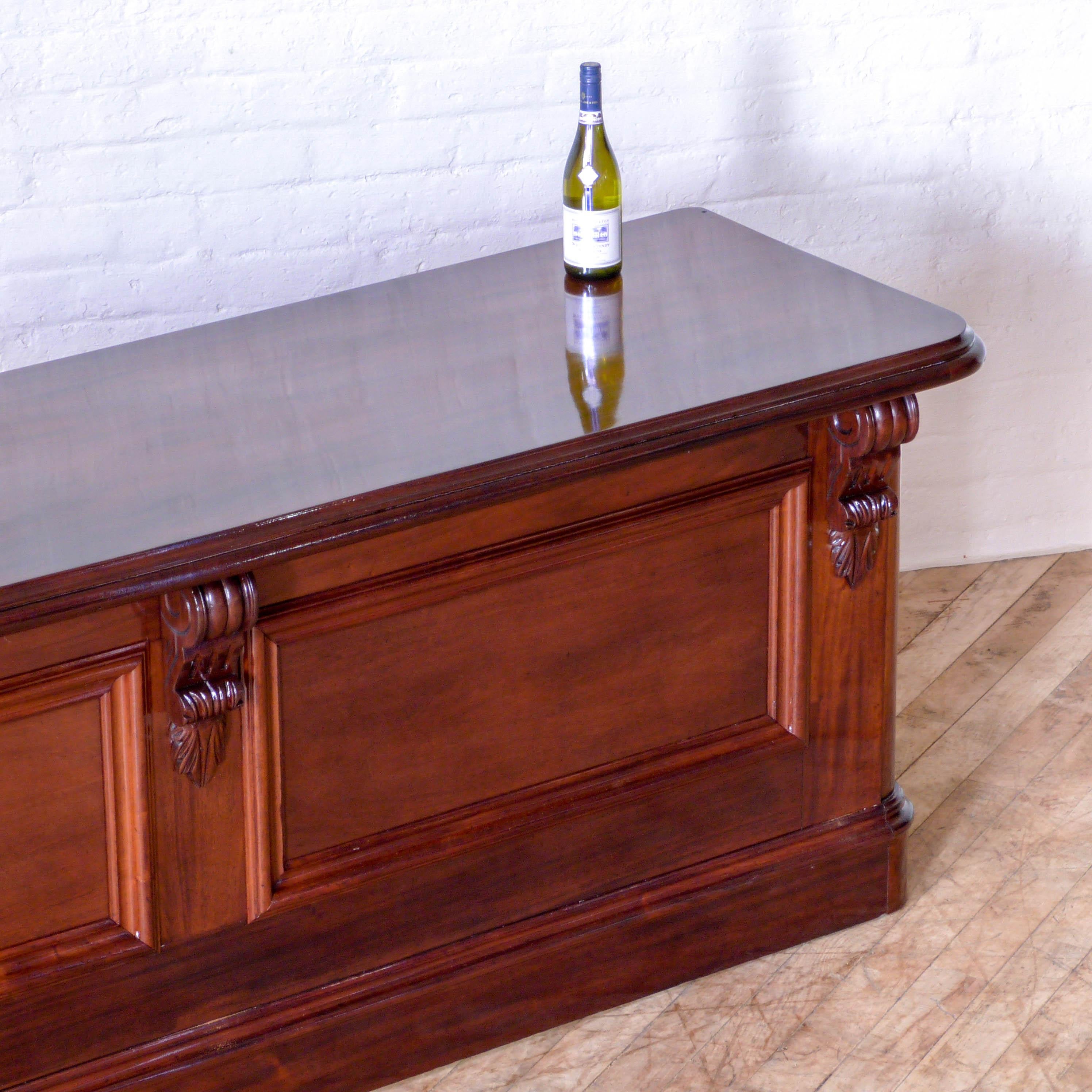 Large Victorian Mahogany Bar/Counter In Good Condition In Manchester, GB