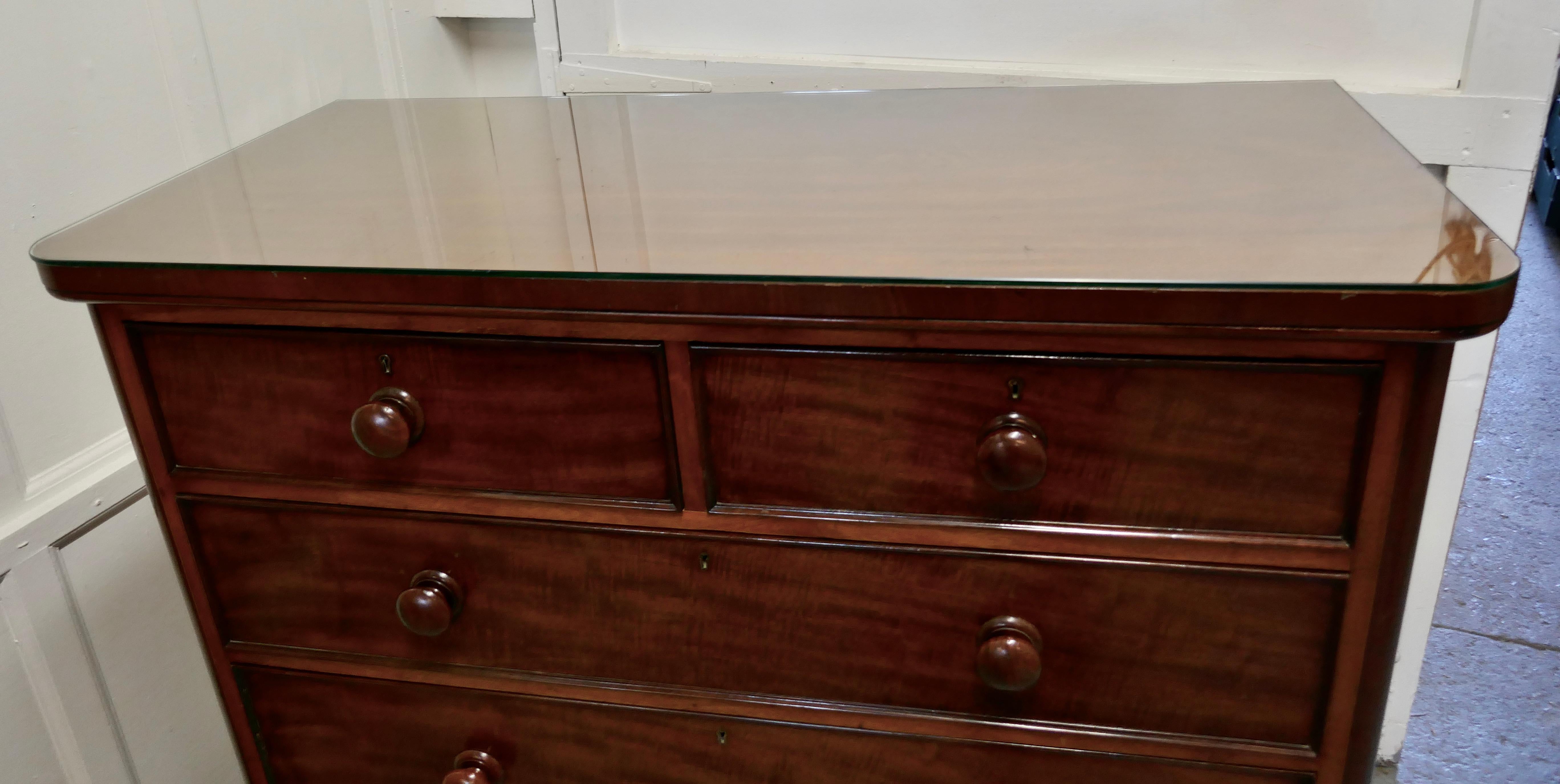 Large Victorian Mahogany Chest of Drawers 2