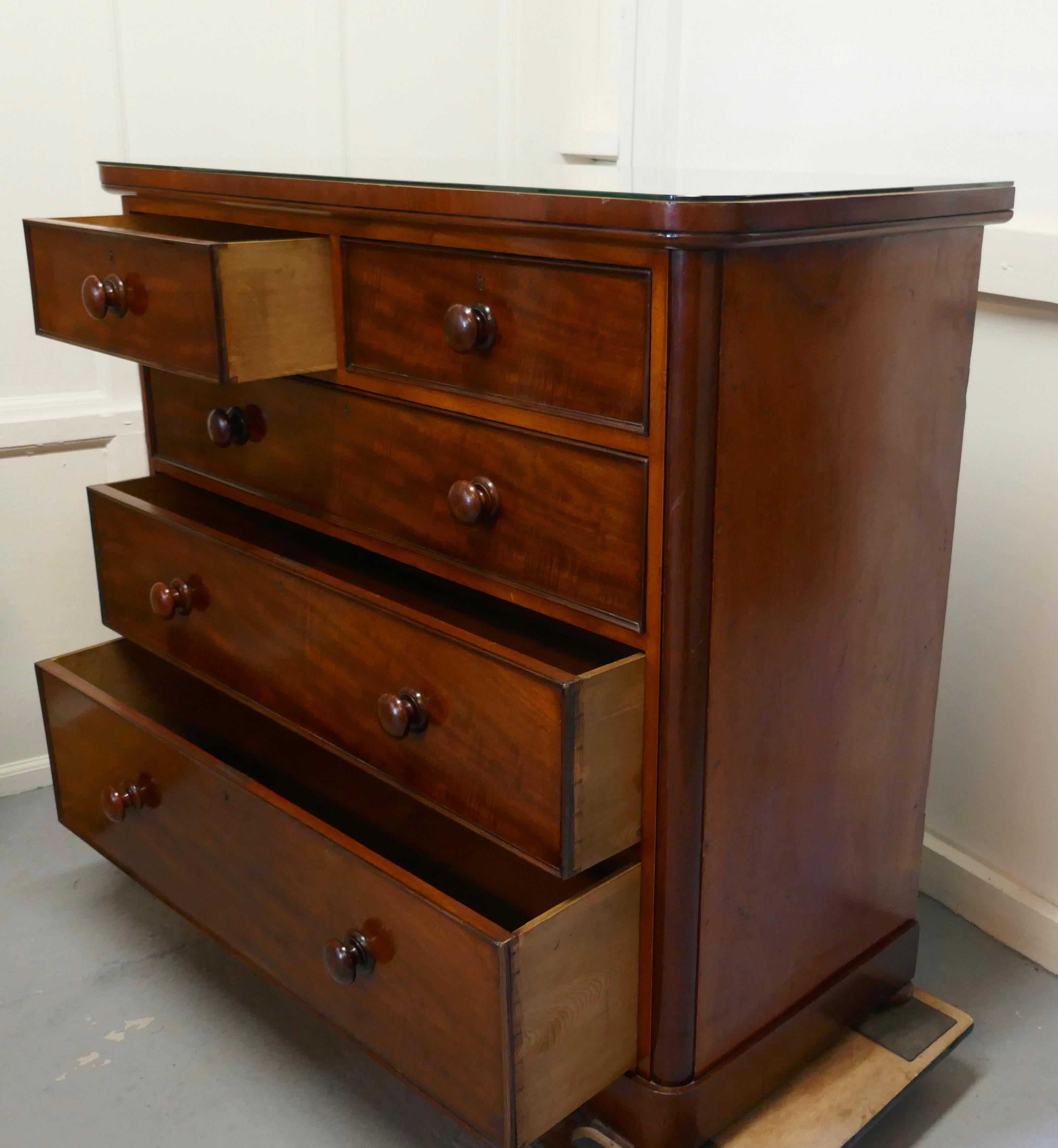 Large Victorian Mahogany Chest of Drawers 3