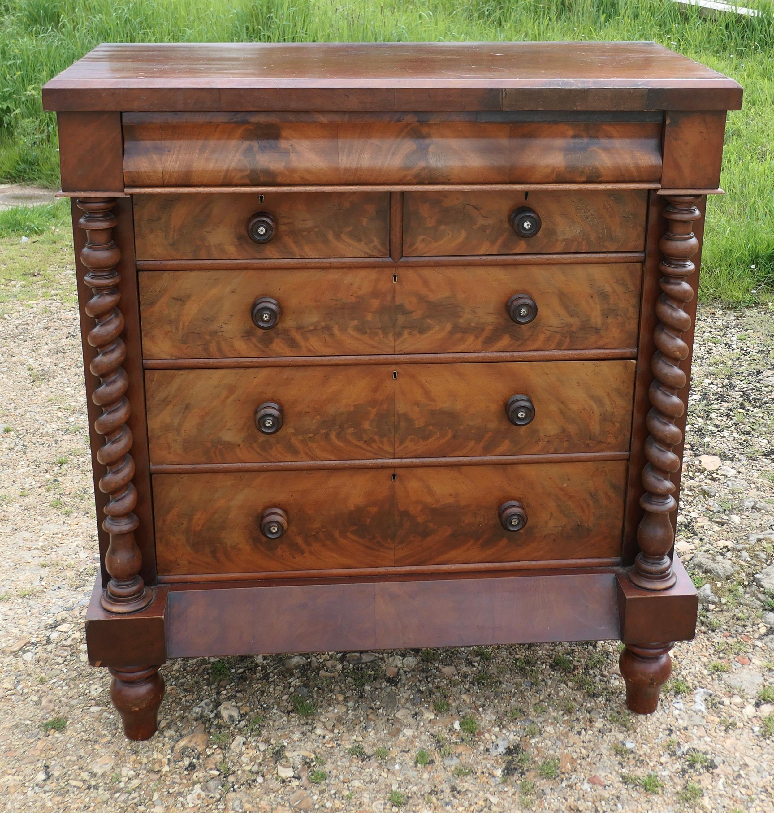 Large Victorian Mahogany Chest of Drawers, Scotch Chest In Good Condition For Sale In Godshill, Isle of Wight