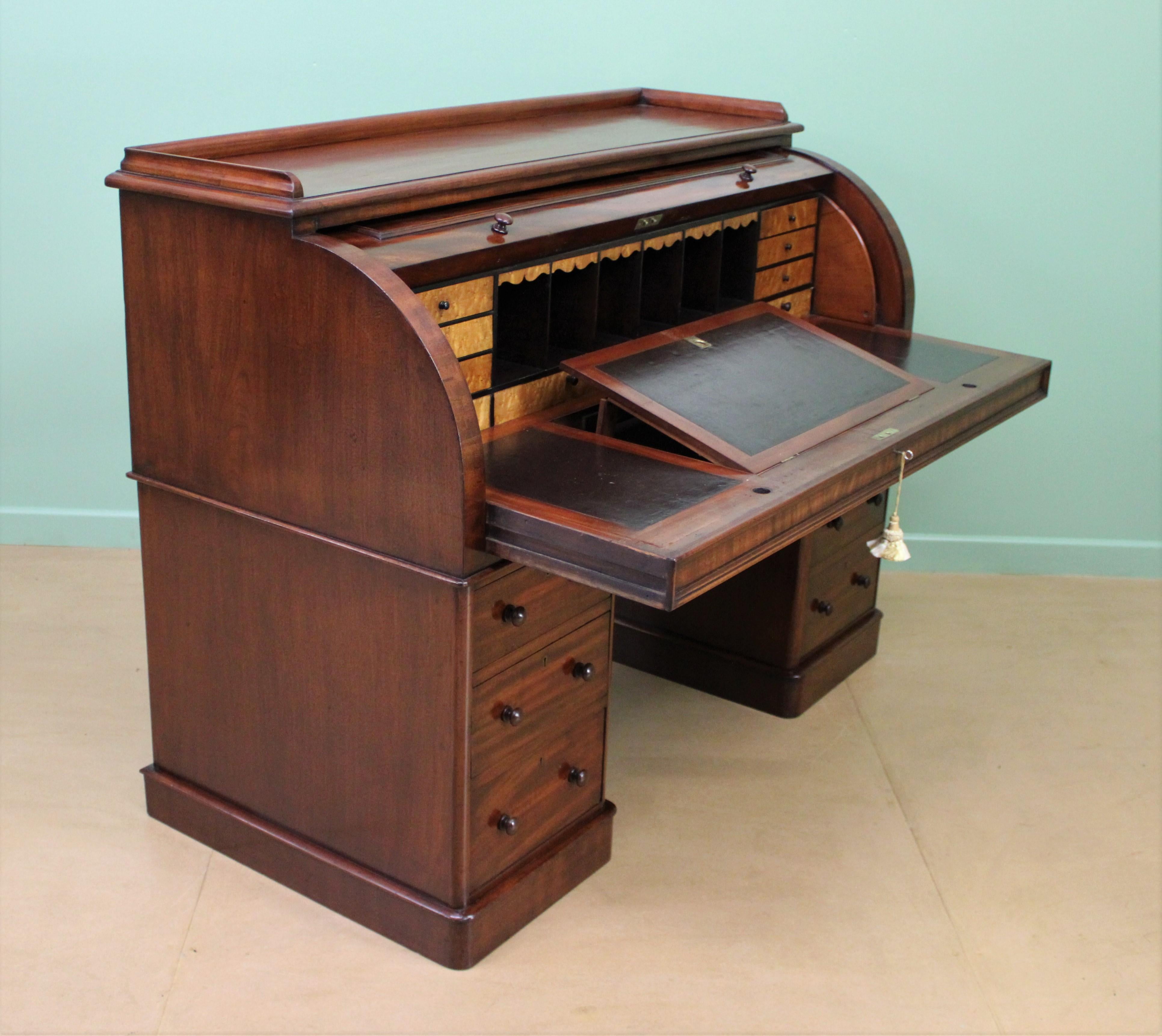 Large Victorian Mahogany Cylinder Desk For Sale 9