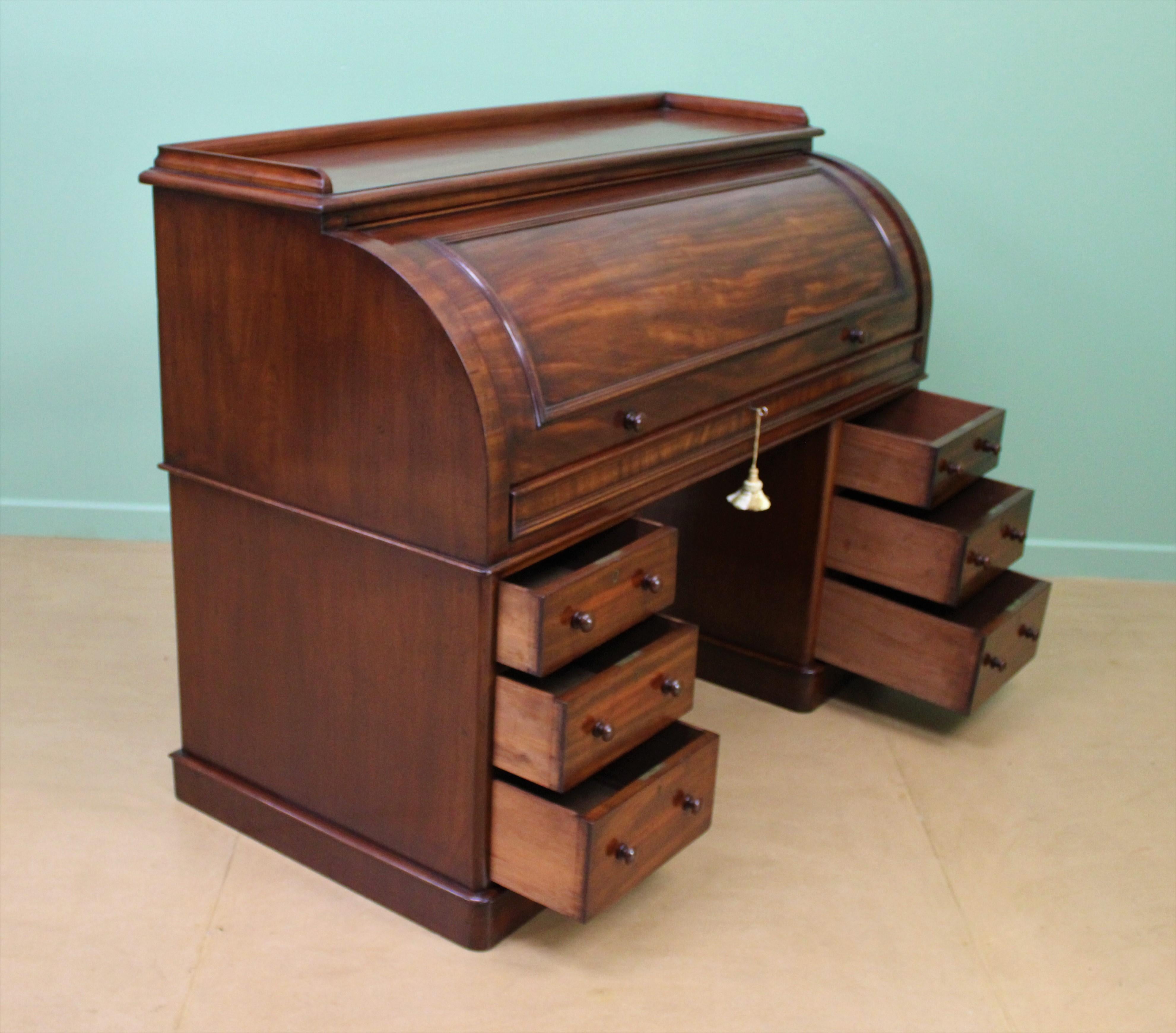 Large Victorian Mahogany Cylinder Desk For Sale 10