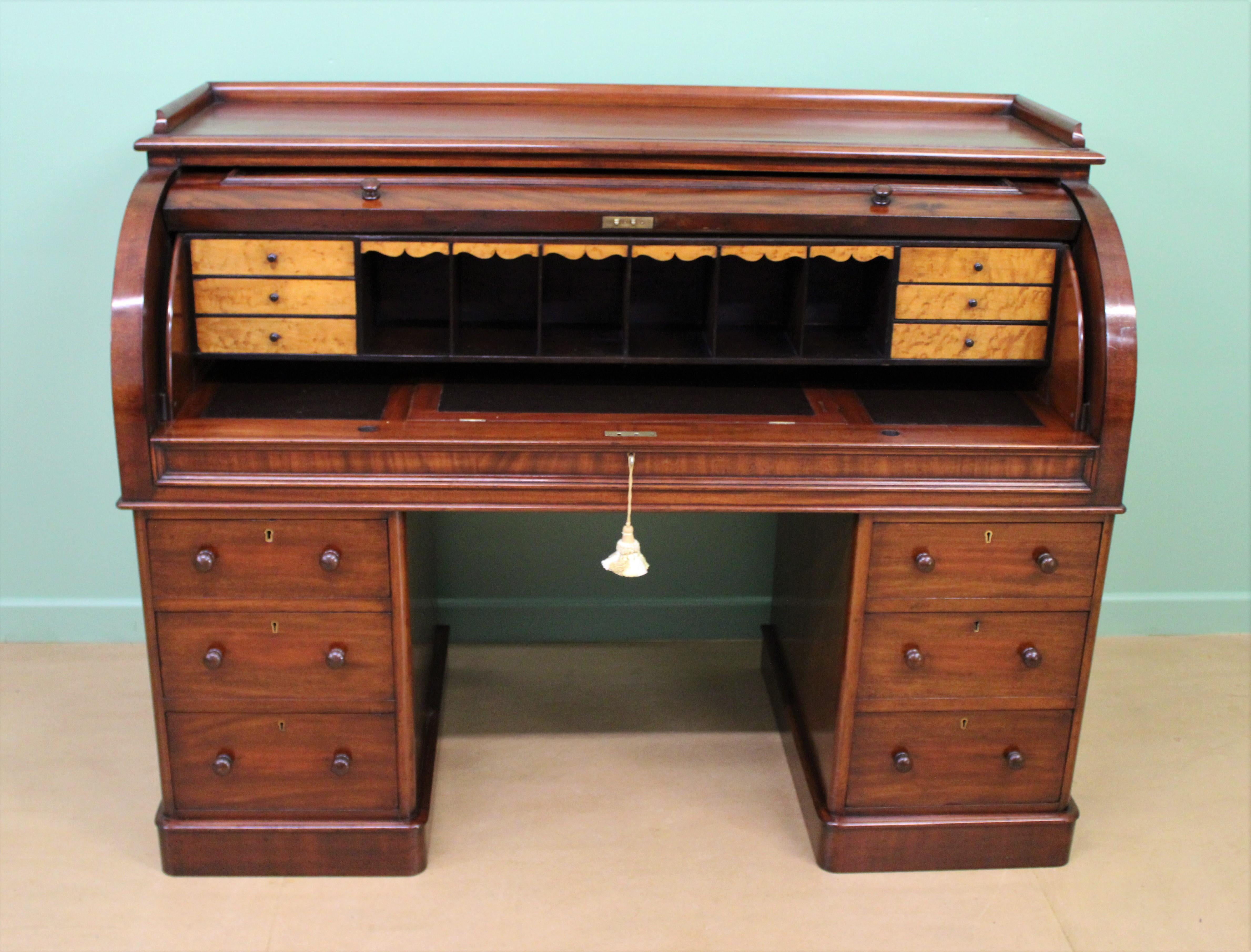 Large Victorian Mahogany Cylinder Desk For Sale 3