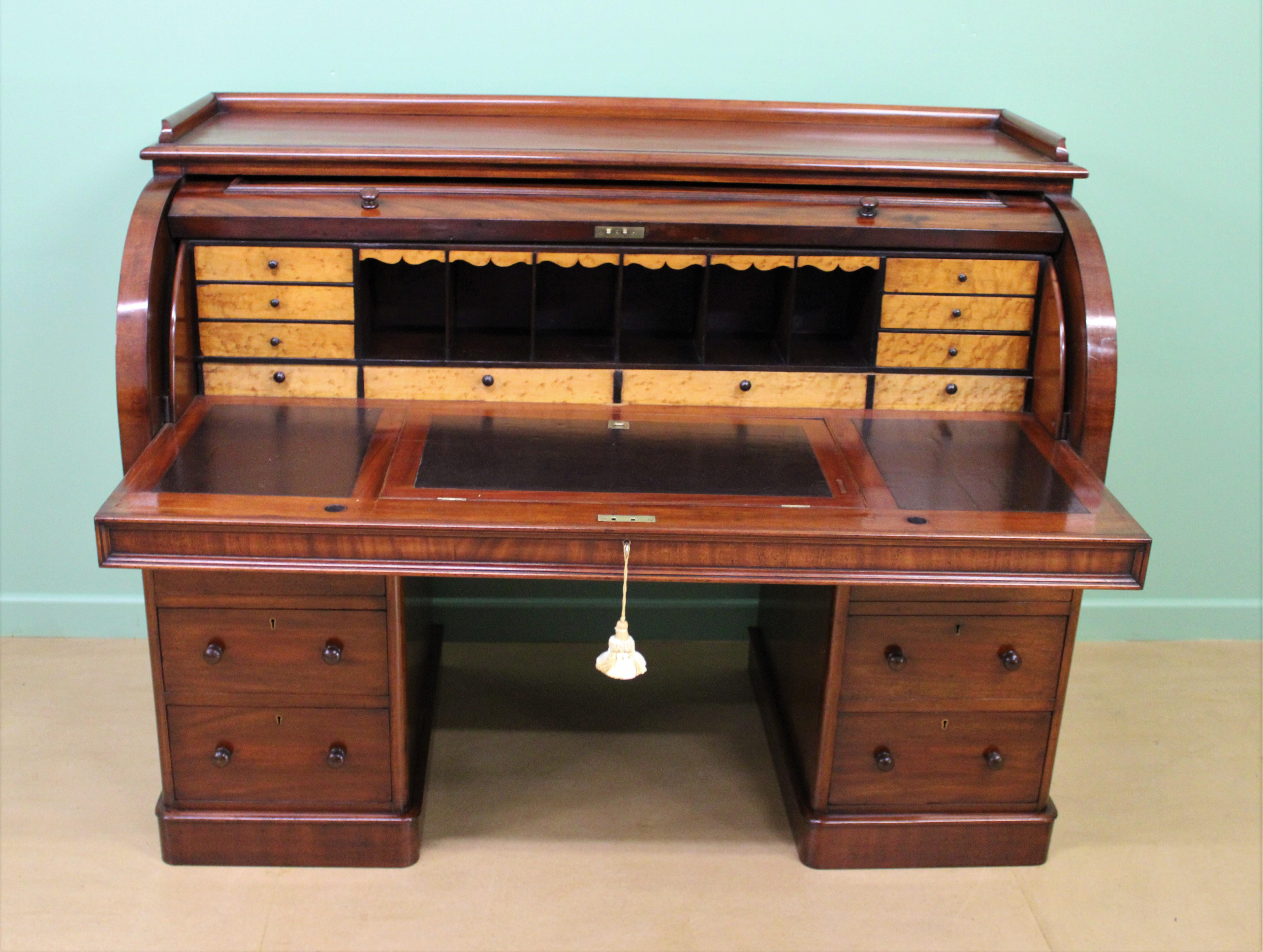 Large Victorian Mahogany Cylinder Desk For Sale 4