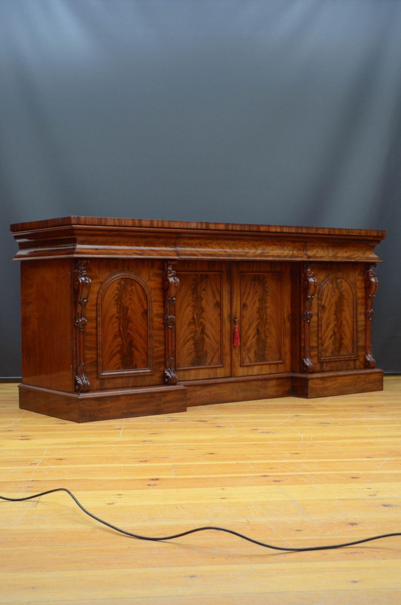 Large Victorian Mahogany Four Door Sideboard In Good Condition In Whaley Bridge, GB