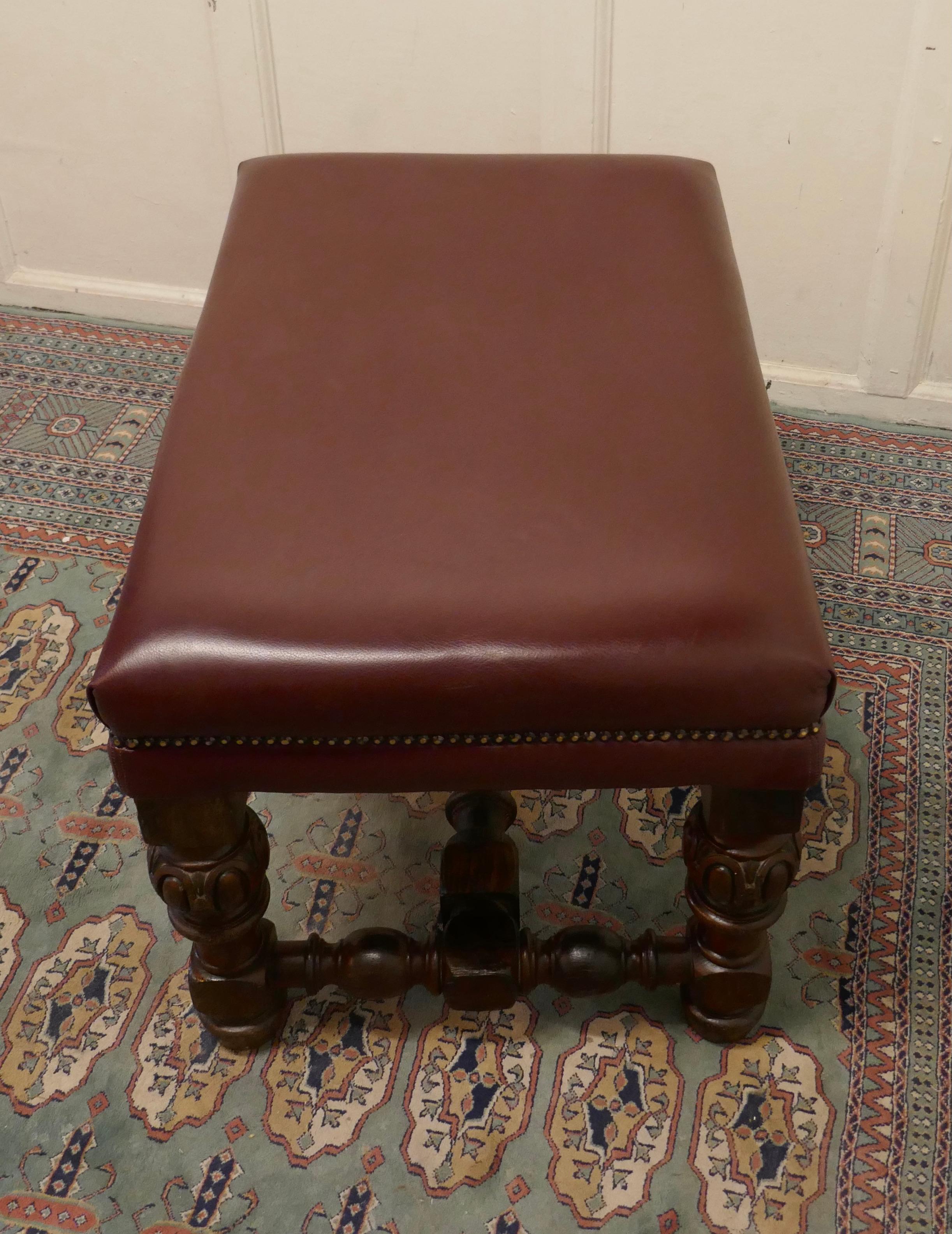 Large Victorian Oak and Leather Library Stool For Sale 1