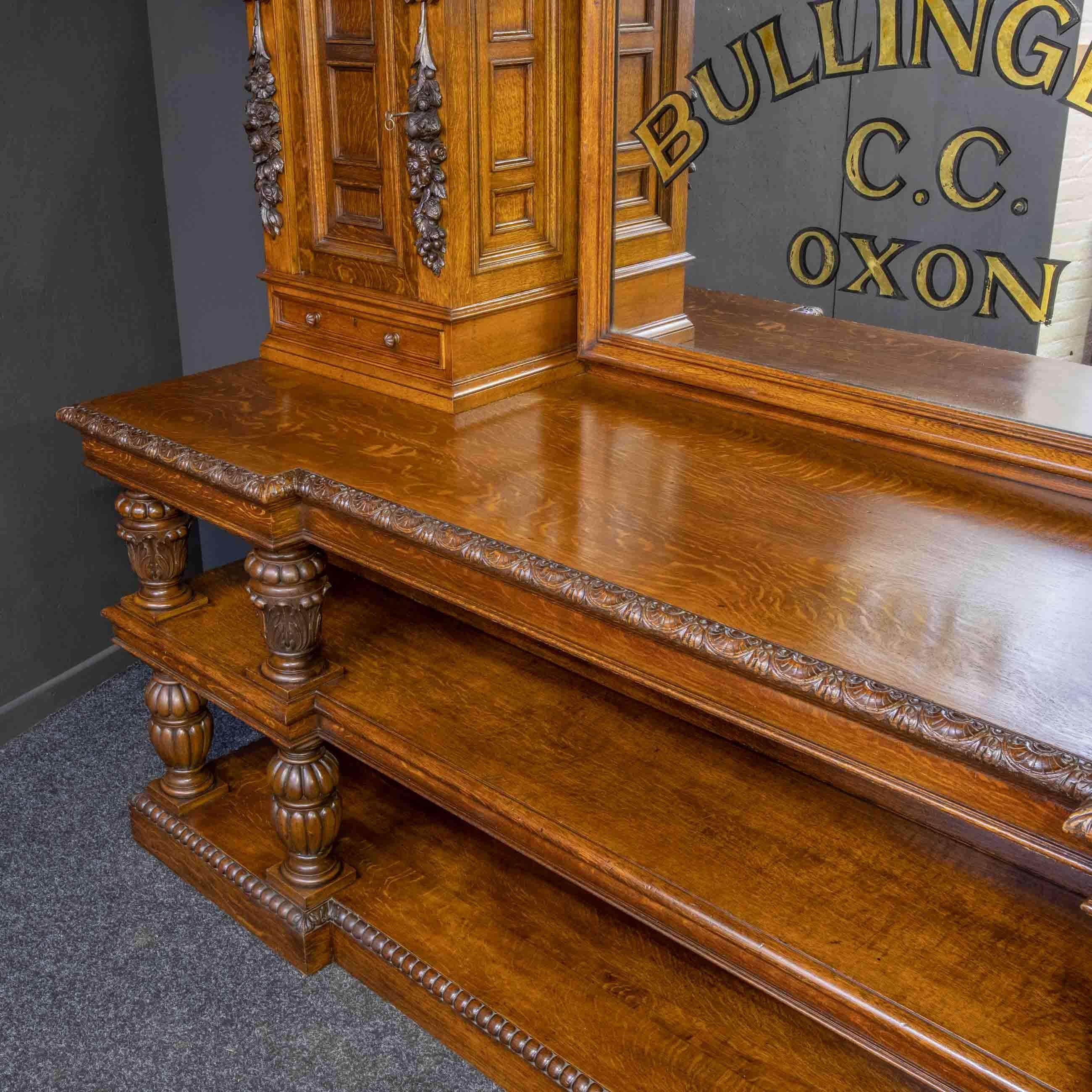 Large Victorian Oak Bar Buffet In Good Condition For Sale In Manchester, GB