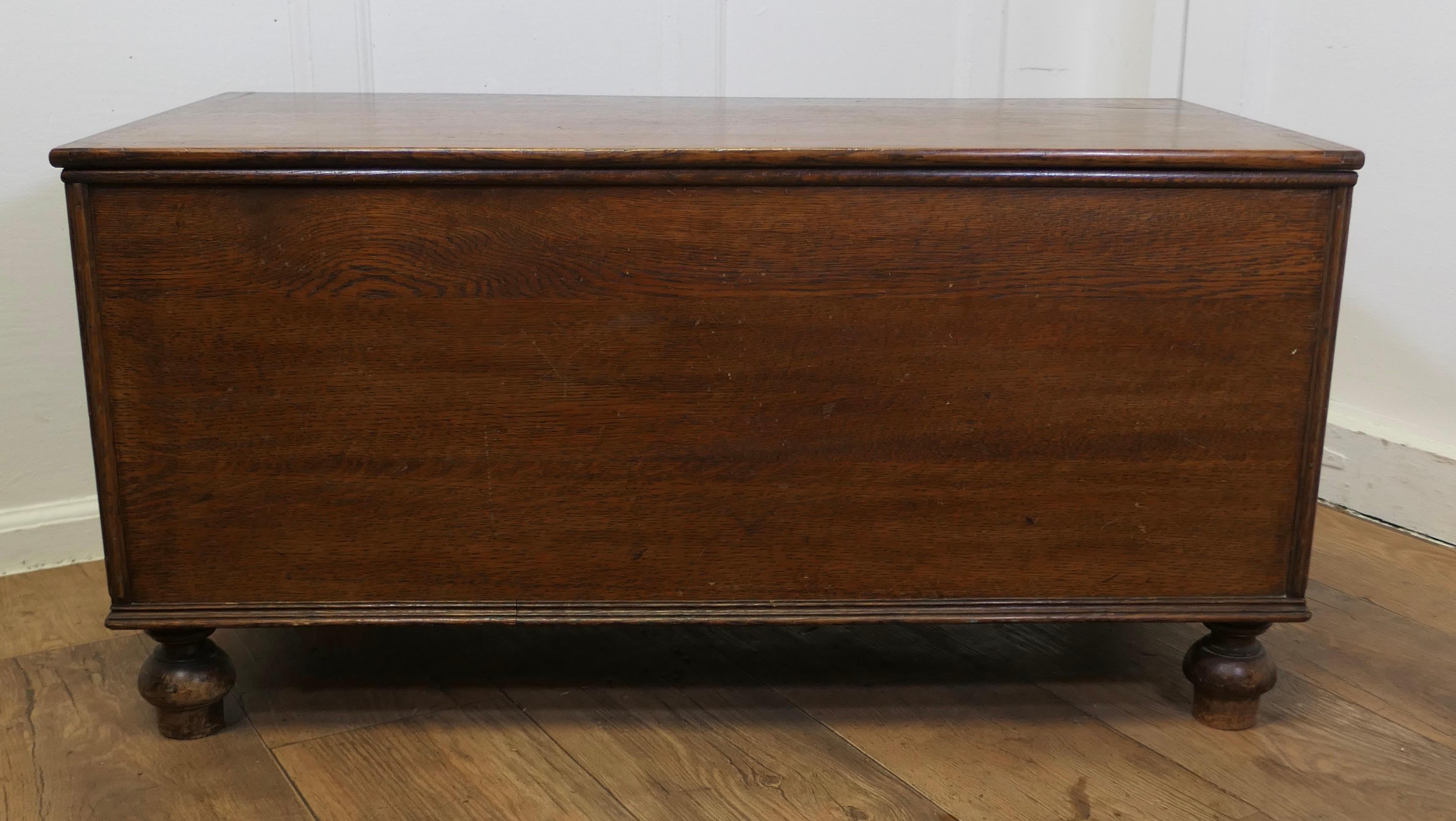Large Victorian Oak Blanket Box, on feet

Large Victorian Oak Blanket Box, Toy Chest or Coffee Table 

 This is a very good quality heavy oak box, the wood has a delightful natural grain, the box is very attractive with turned feet
It is lucky to