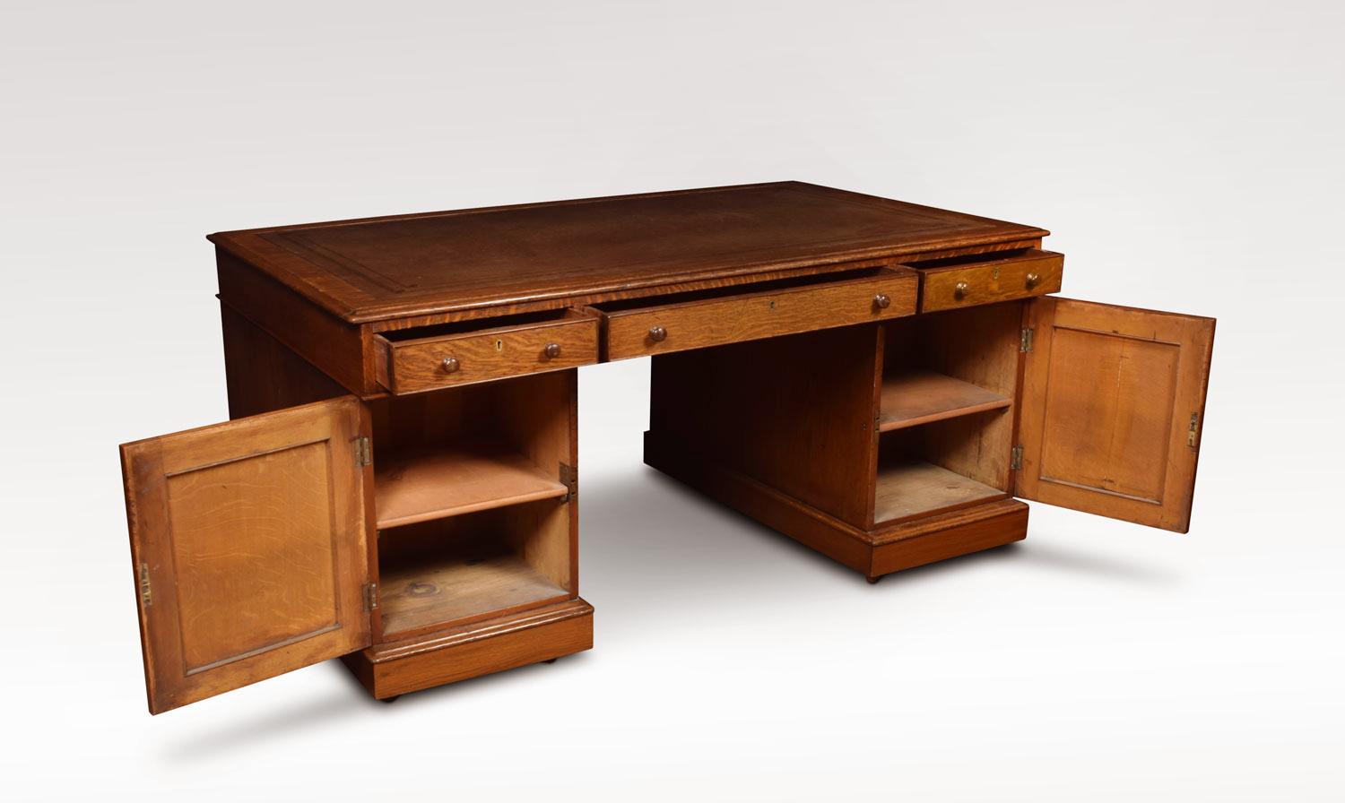 Large Victorian Oak Partners Desk In Good Condition In Cheshire, GB