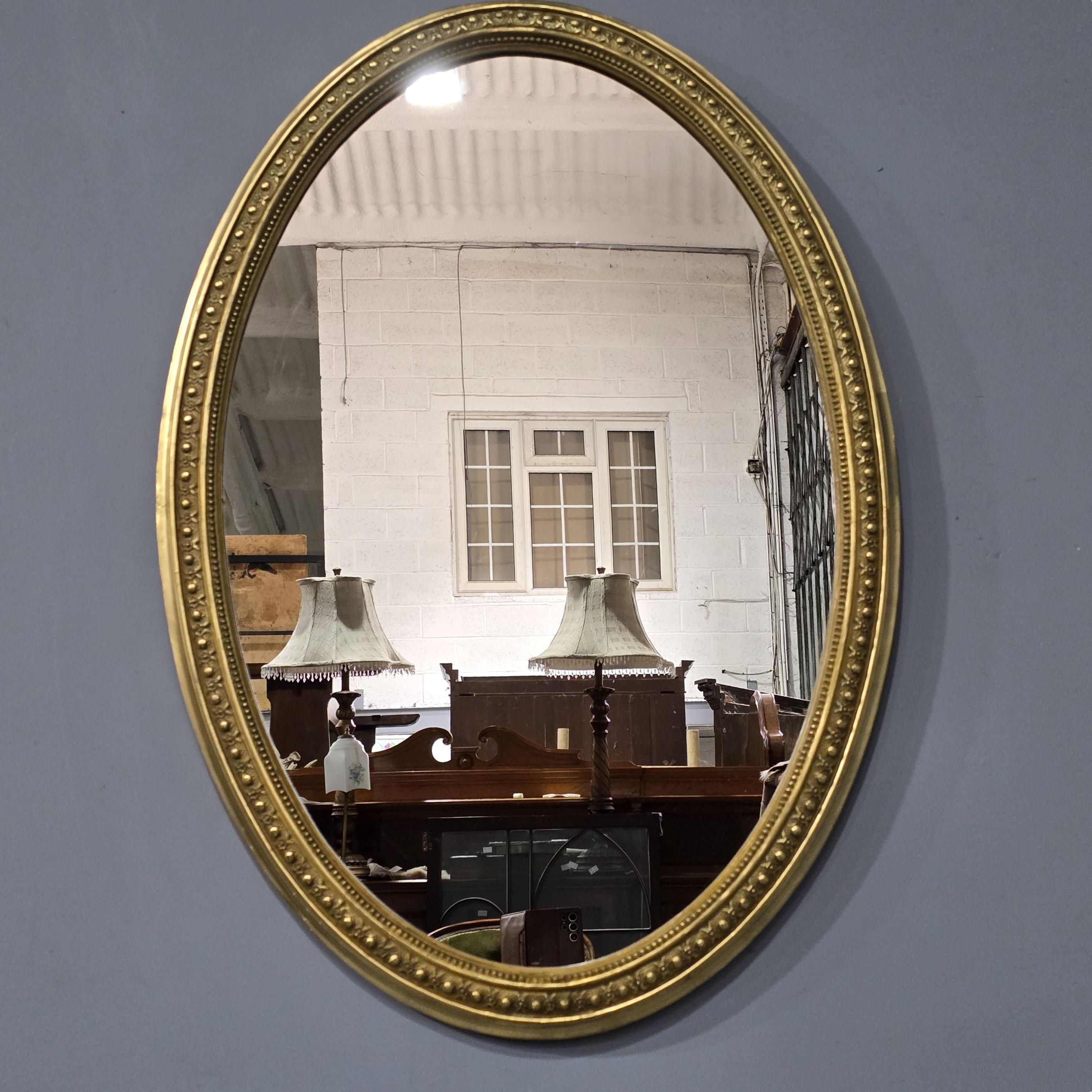 Ein sehr guter und großer ovaler vergoldeter Wandspiegel, viktorianisch, originales Glas, kann im Quer- oder Hochformat aufgehängt werden.

41
