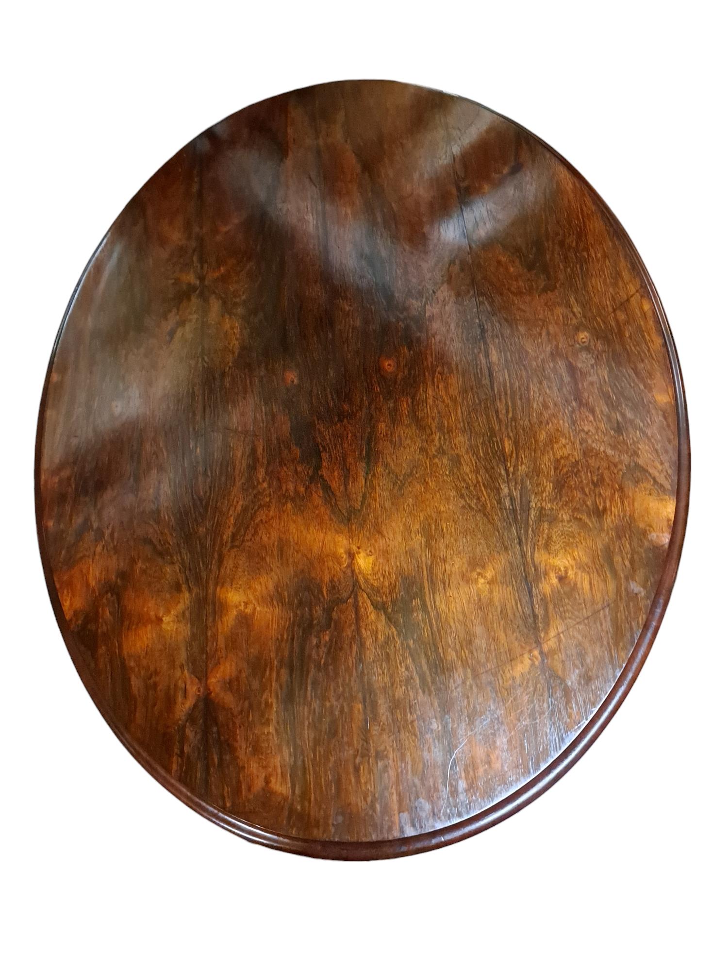 XIXe siècle Grande table ovale victorienne en palissandre pour petit déjeuner/table basculante en vente