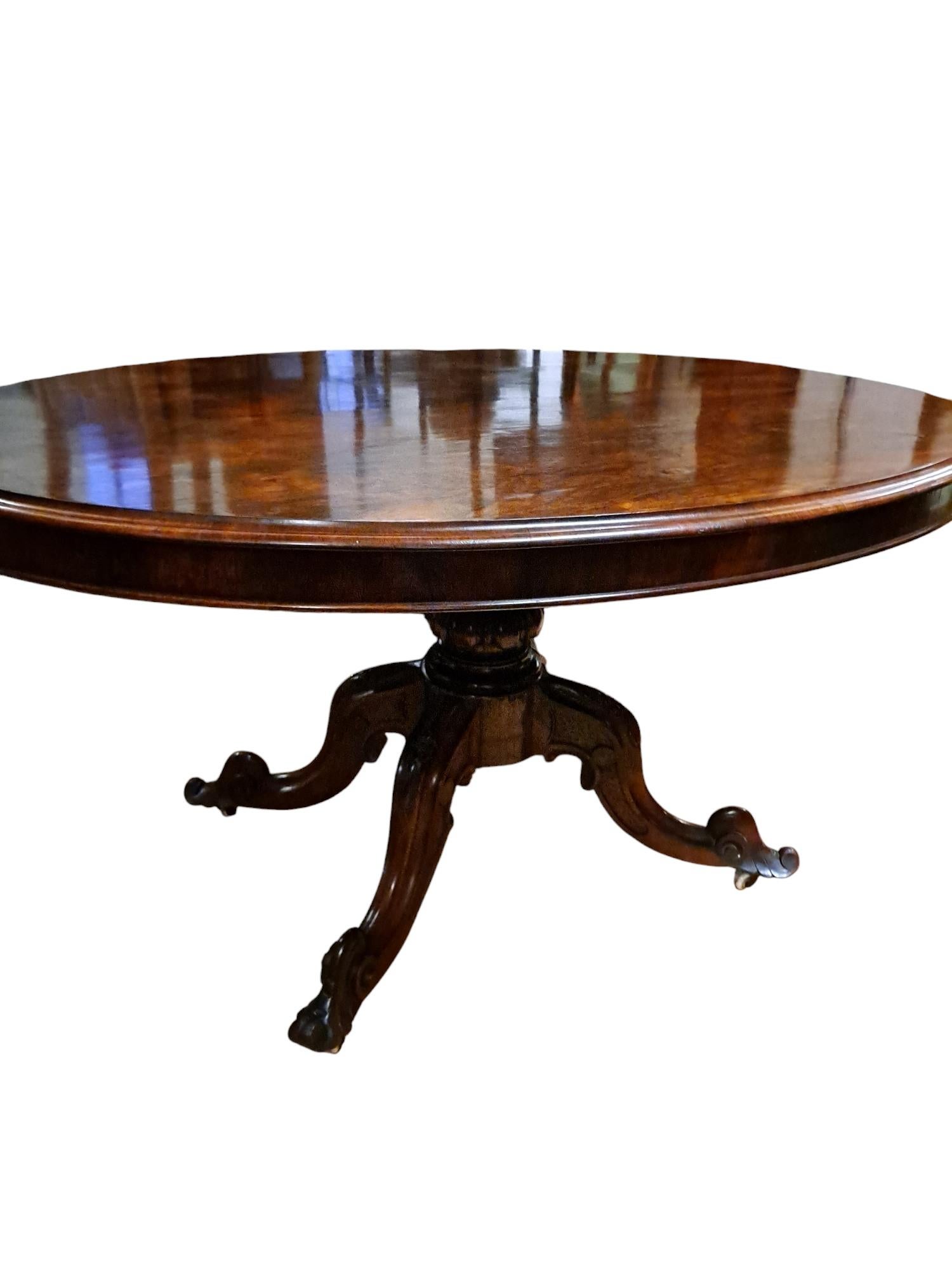 Bois de rose Grande table ovale victorienne en palissandre pour petit déjeuner/table basculante en vente