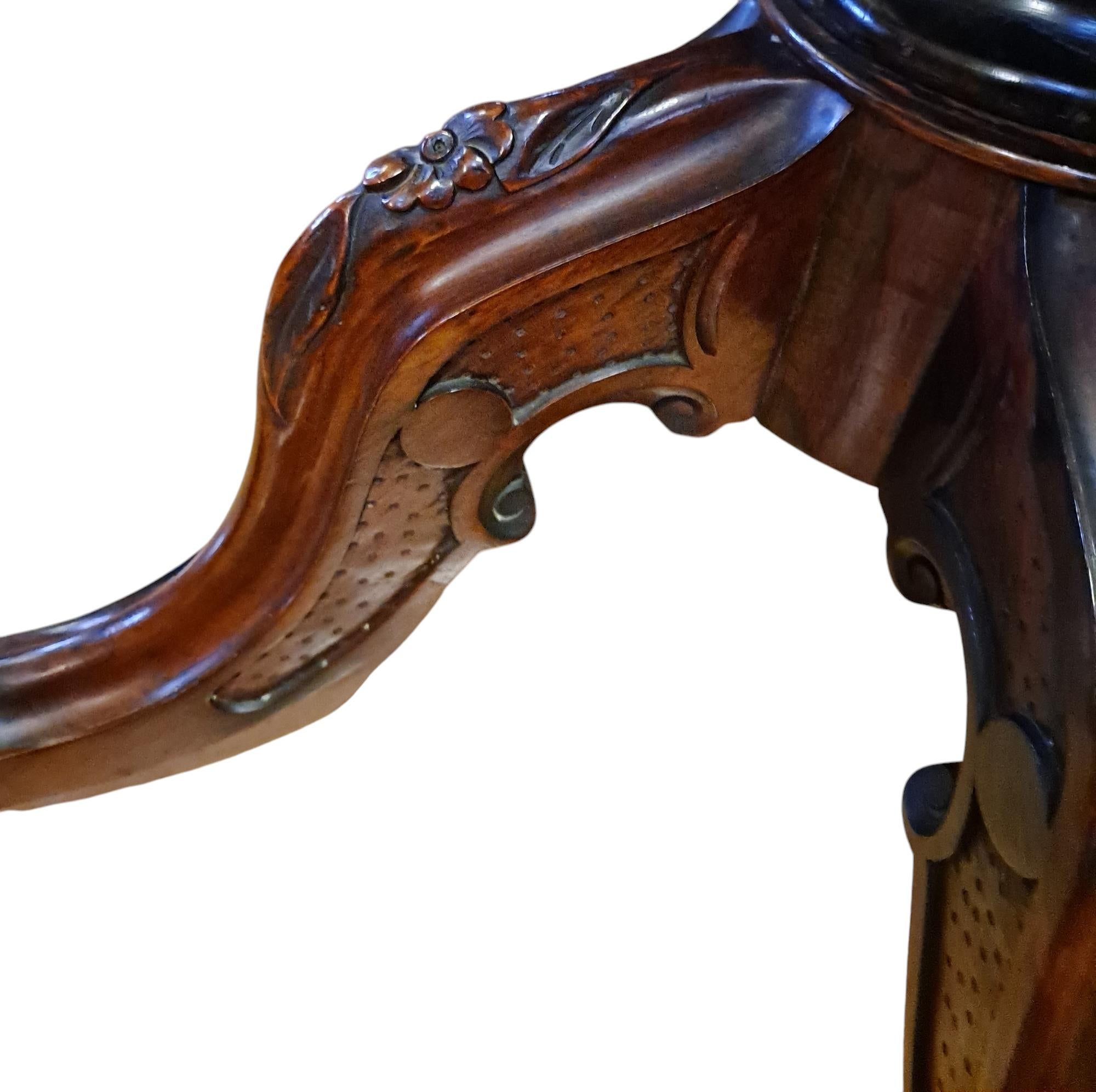 Grande table ovale victorienne en palissandre pour petit déjeuner/table basculante en vente 2