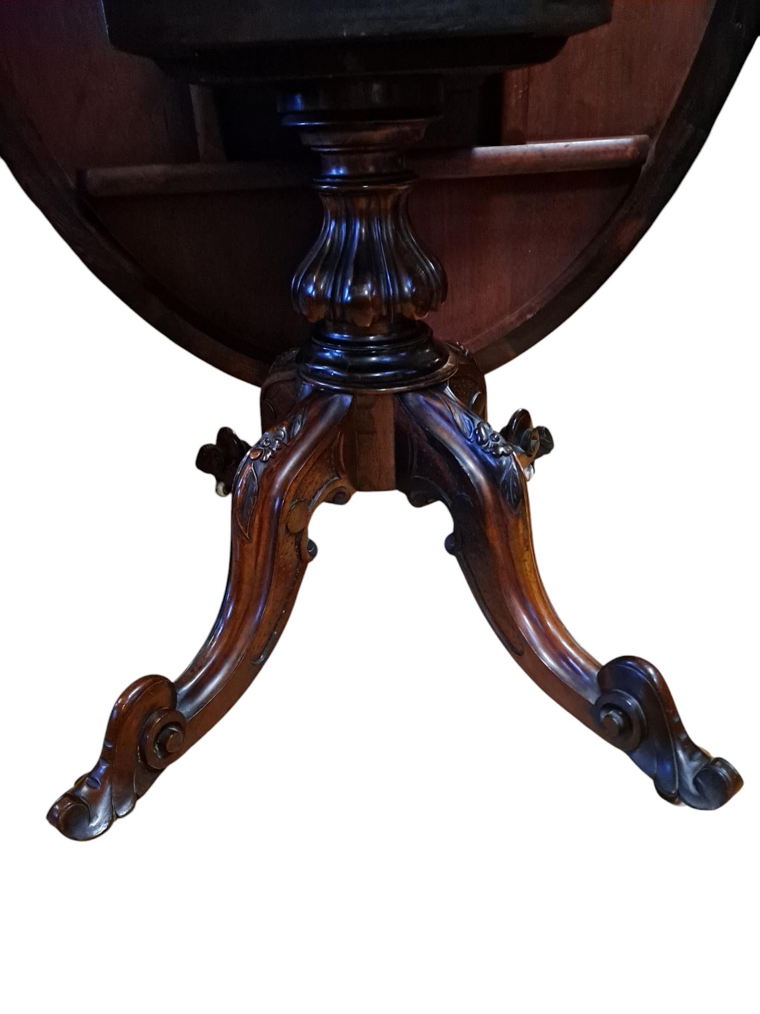 Grande table ovale victorienne en palissandre pour petit déjeuner/table basculante en vente 3