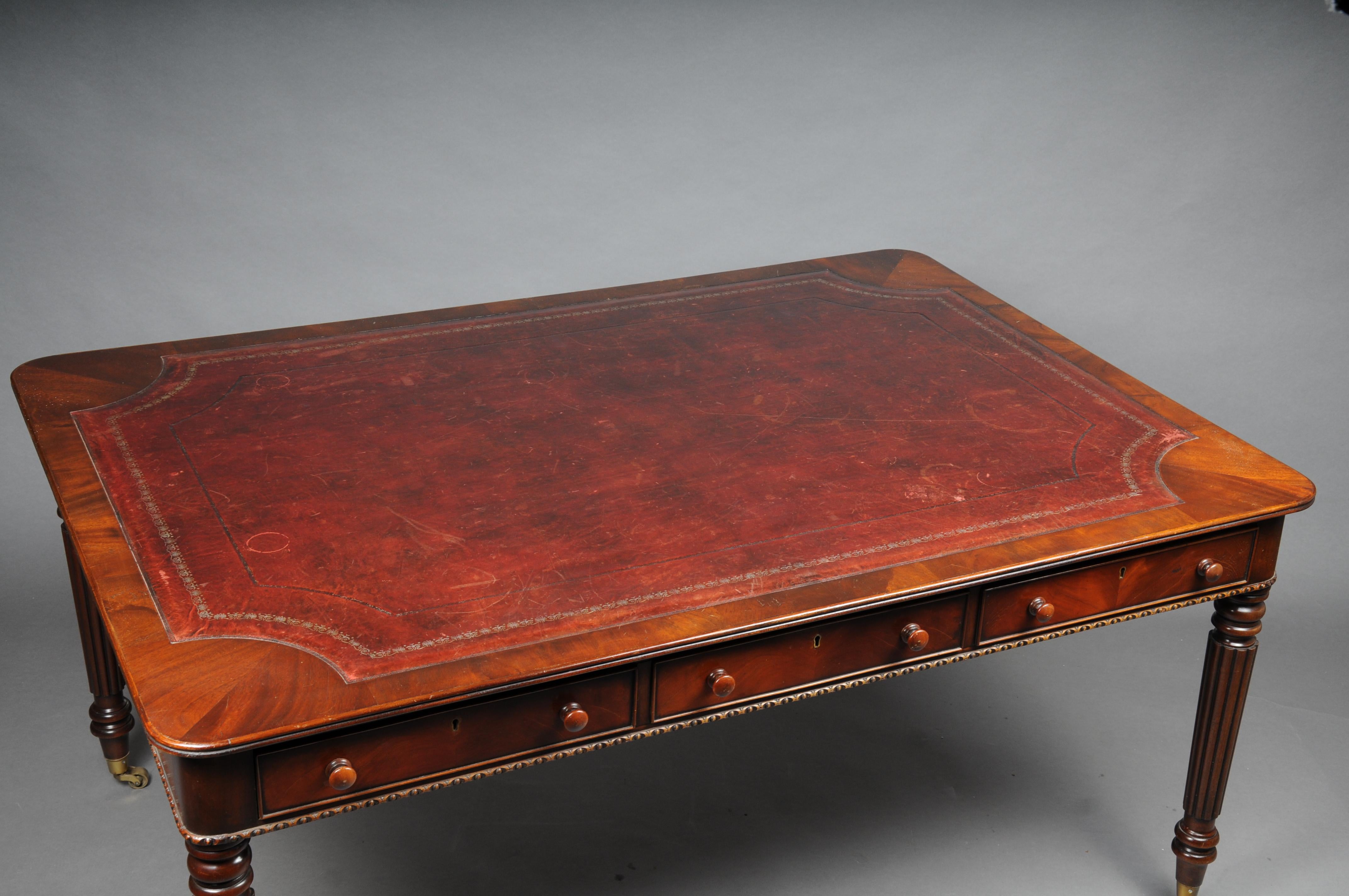 Large Victorian Partner Desk, England, 19th Century, Mahogany with Leather In Good Condition For Sale In Berlin, DE