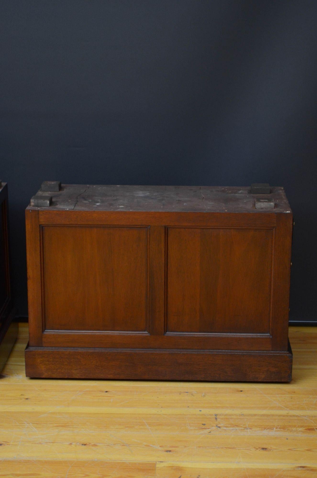 Large Victorian Pedestal Desk in Mahogany 13