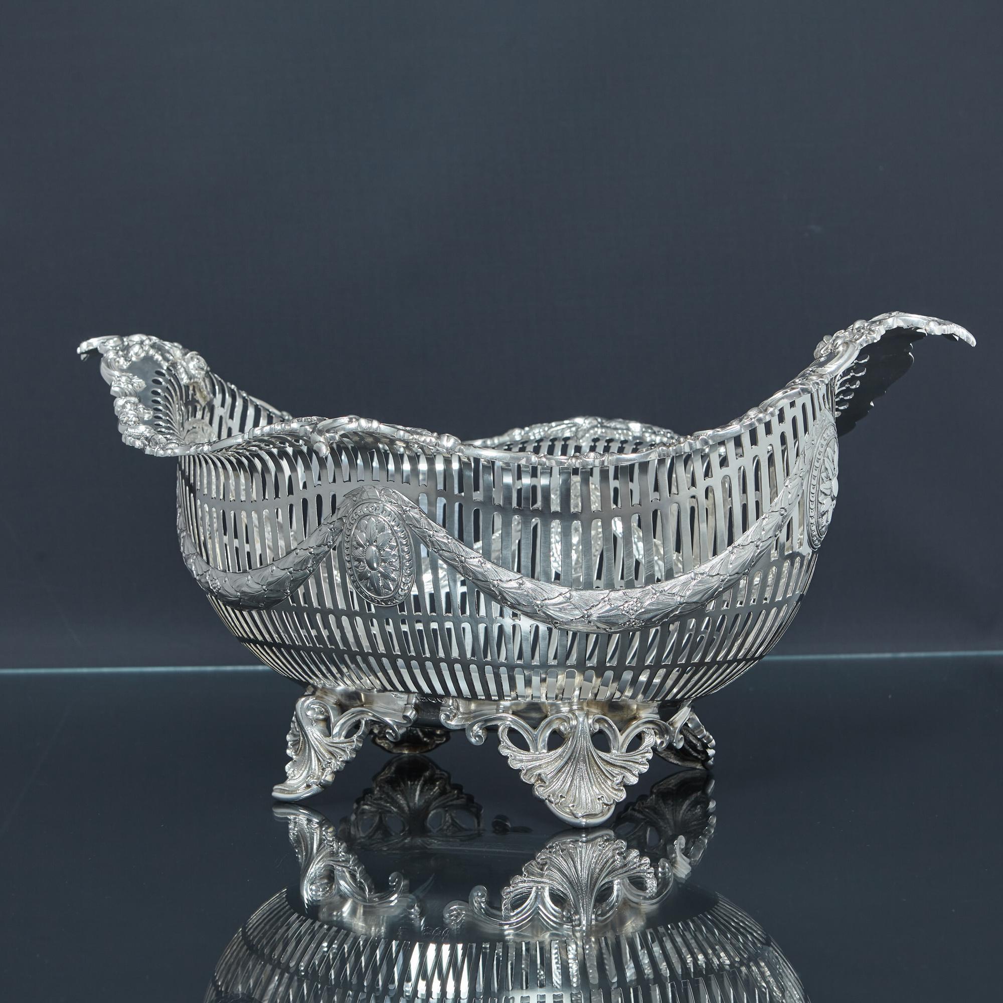 Viktorianischer Korb aus durchbrochenem Silber (Spätviktorianisch) im Angebot