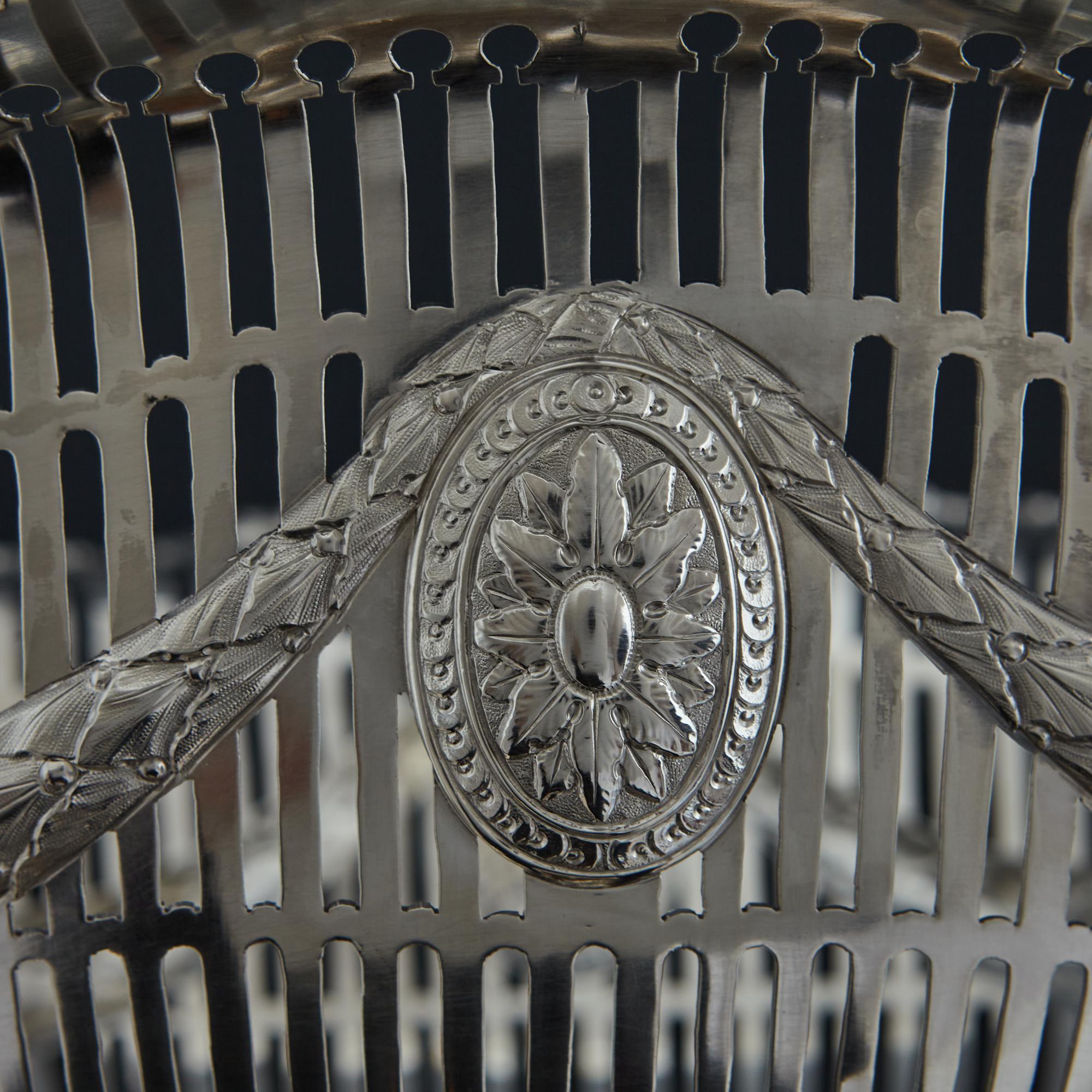 Viktorianischer Korb aus durchbrochenem Silber (Britisch) im Angebot