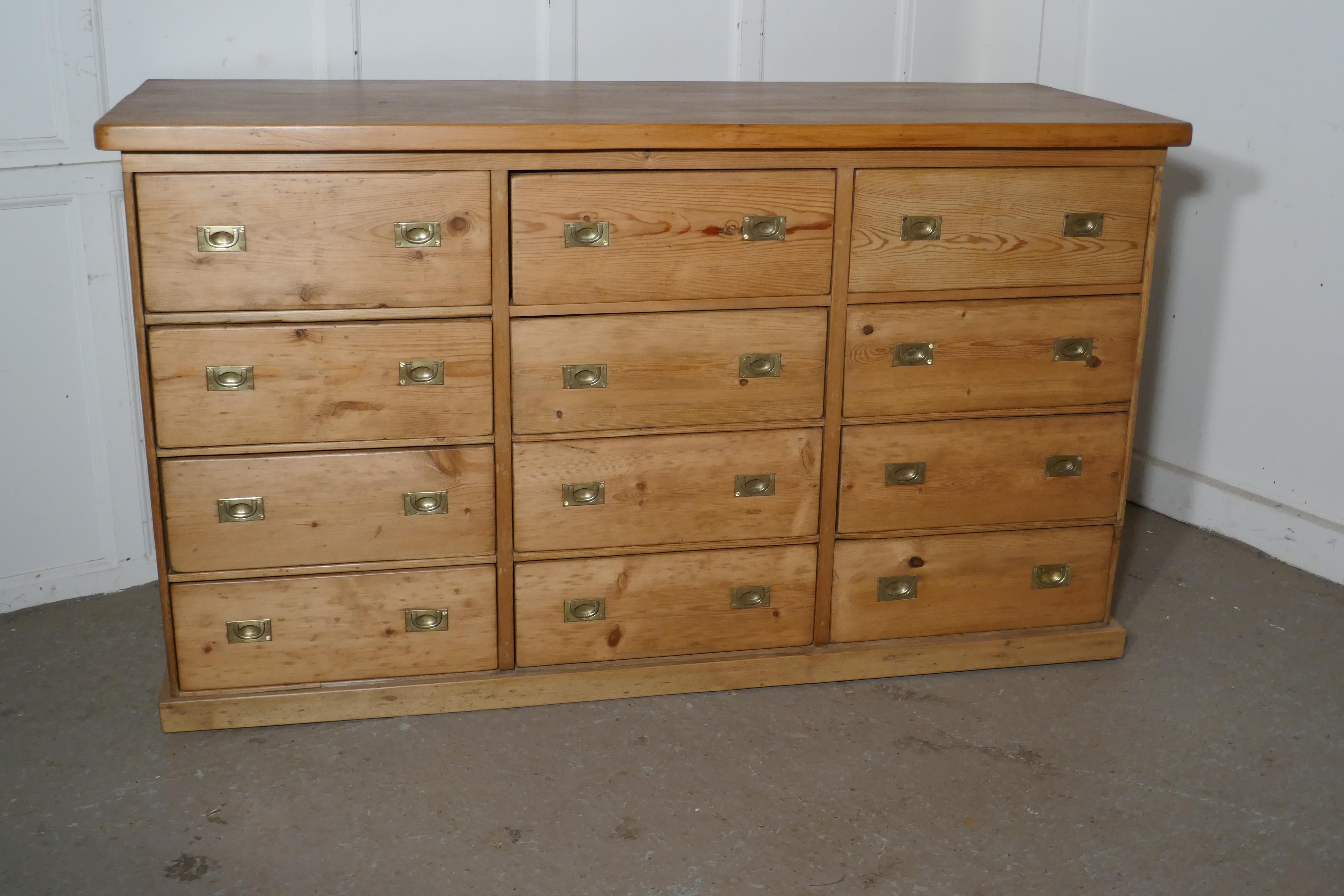 Large Victorian pine 12-drawer Haberdashery Island counter

This is a good sturdy piece, it has 12 drawers with flat recessed brass handles and has a new boarded back so that it looks good from all sides 

 The drawers vary in their back to