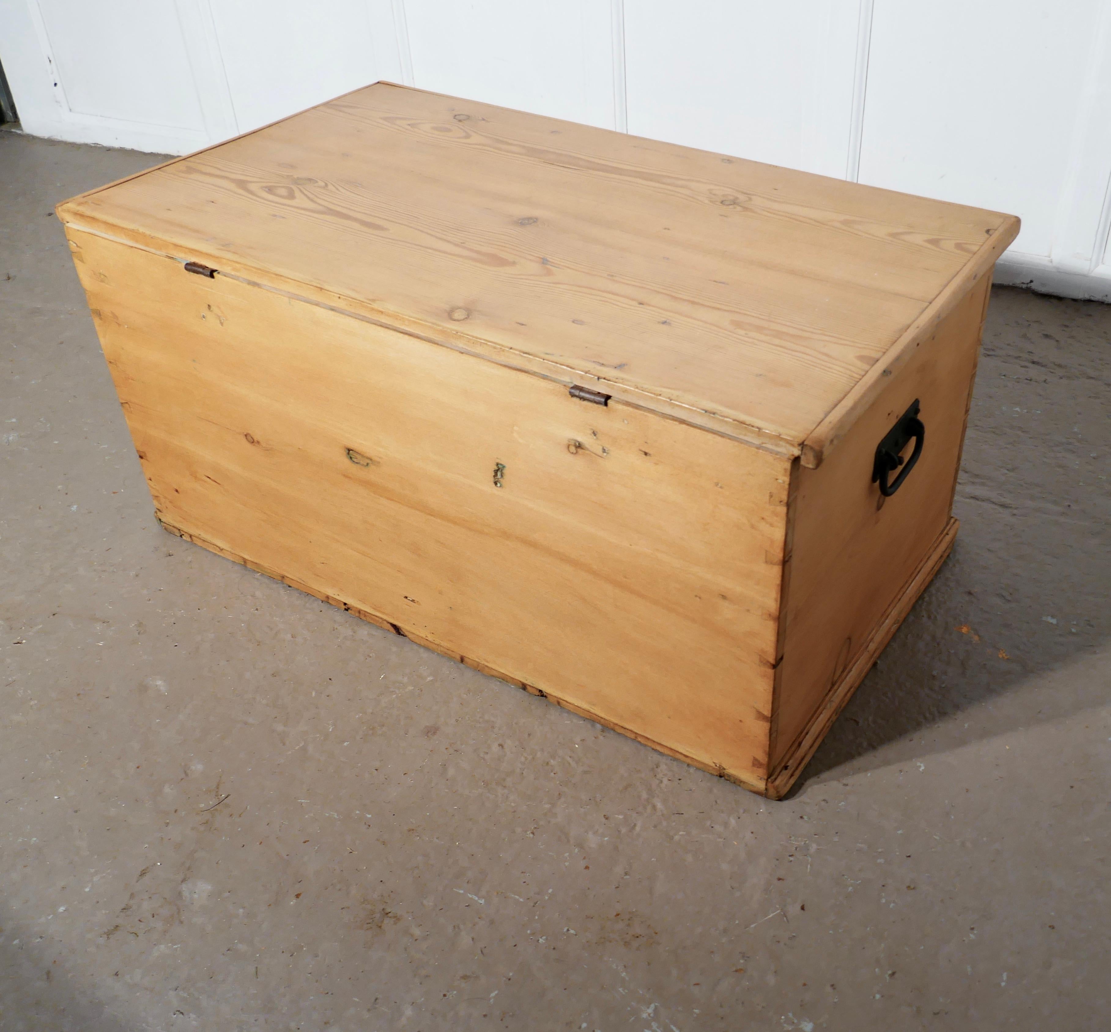 Large Victorian Pine Blanket Box, Coffee Table or Shoe Tidy 1