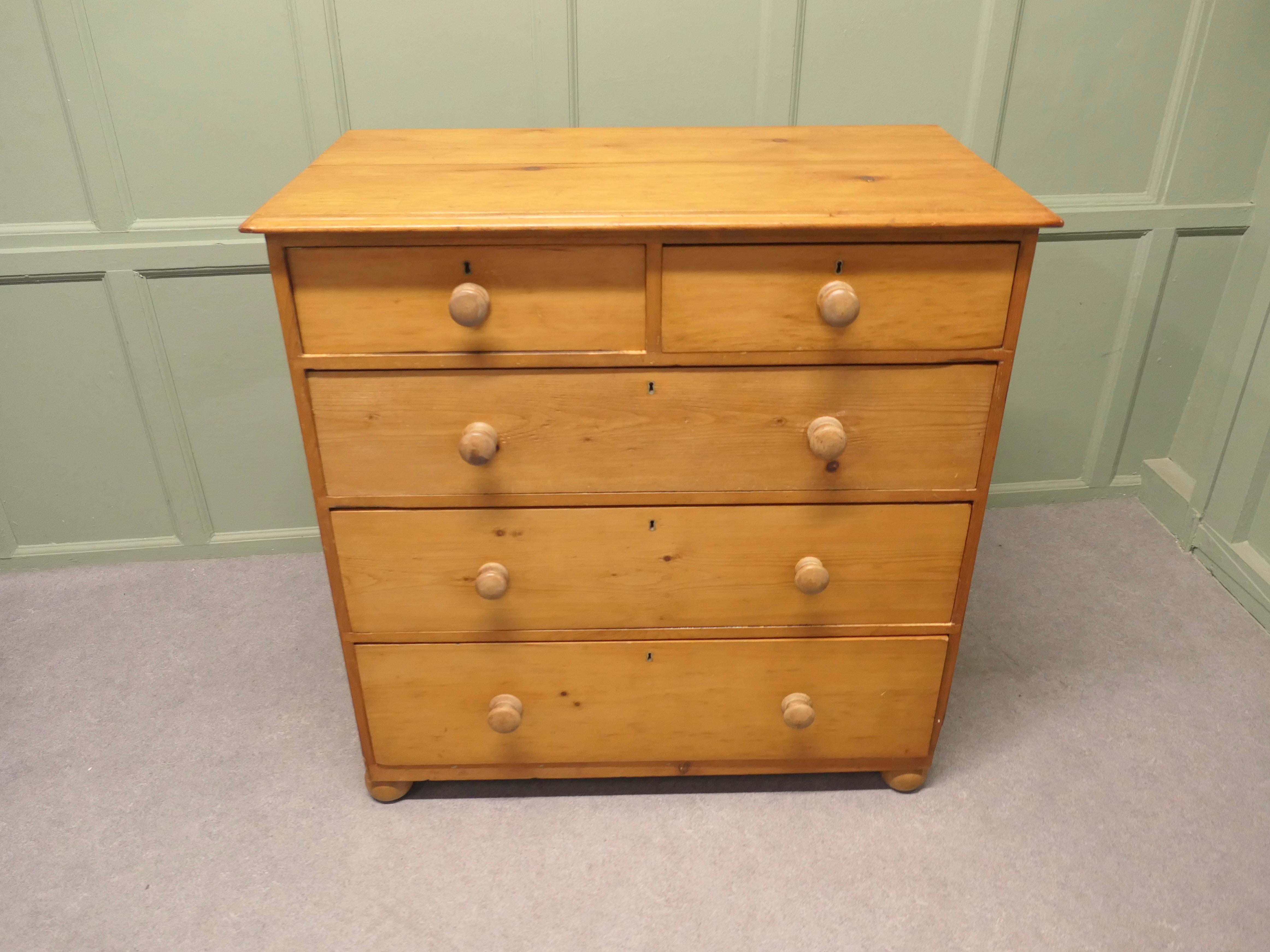Large Victorian Pine Chest of Drawers In Good Condition For Sale In Godshill, Isle of Wight