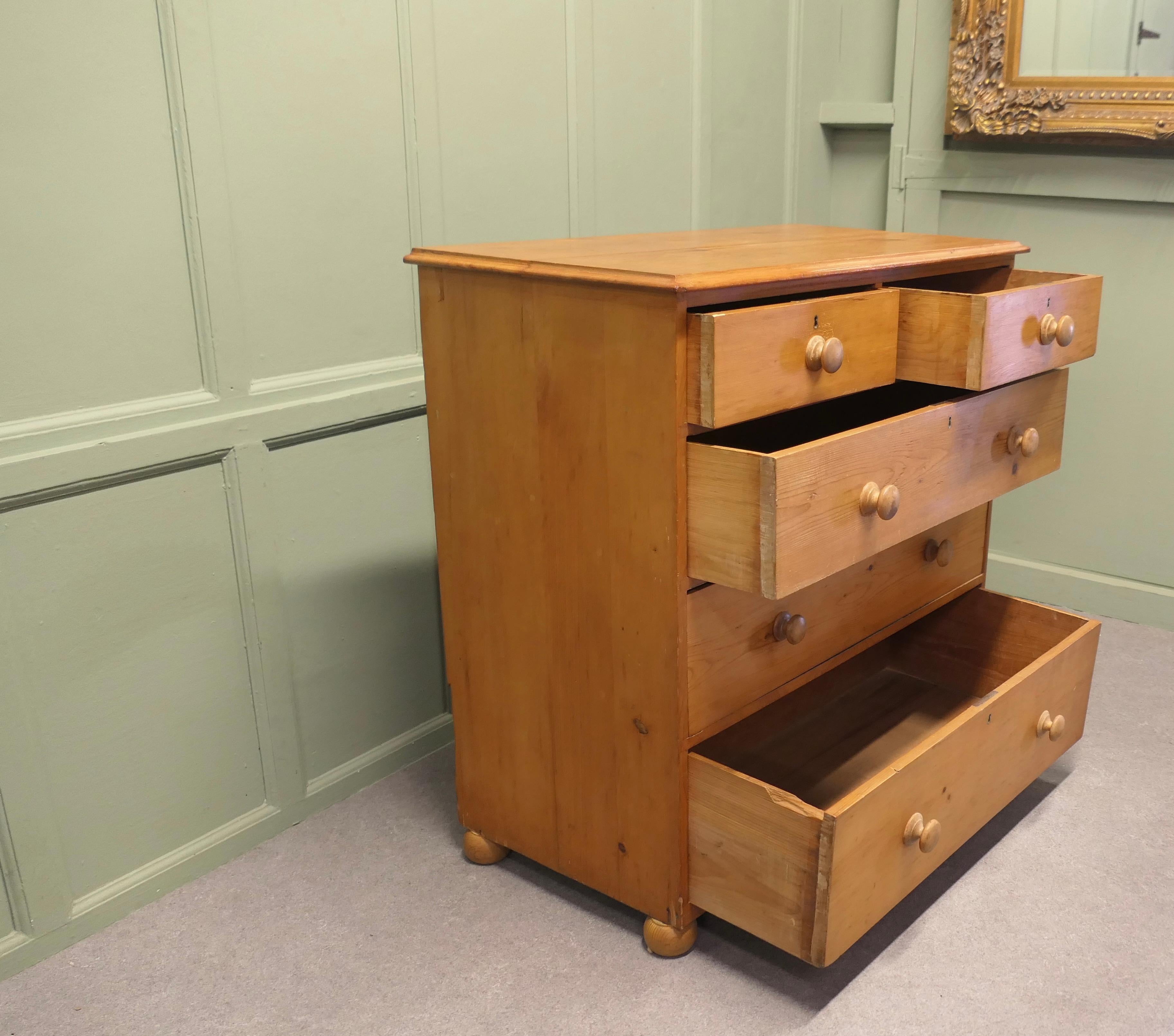 Large Victorian Pine Chest of Drawers For Sale 2