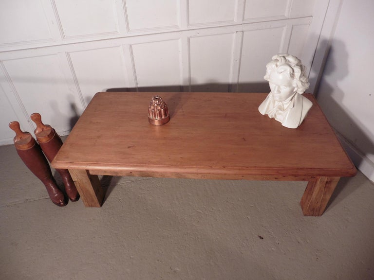 Large Victorian Pine Farmhouse Coffee Table For Sale at 1stDibs