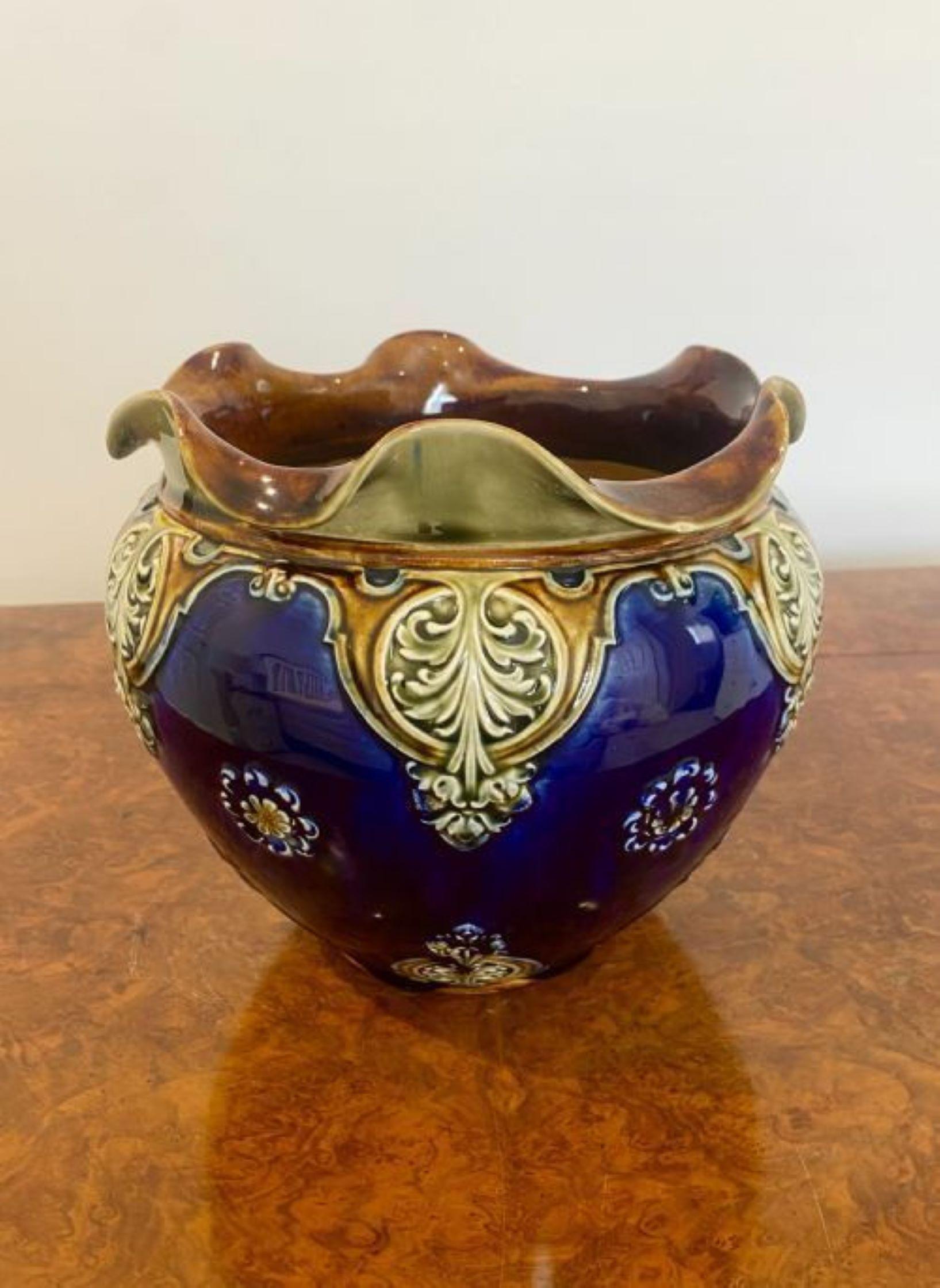 Large Victorian Quality Doulton Lambeth Jardiniere In Good Condition For Sale In Ipswich, GB