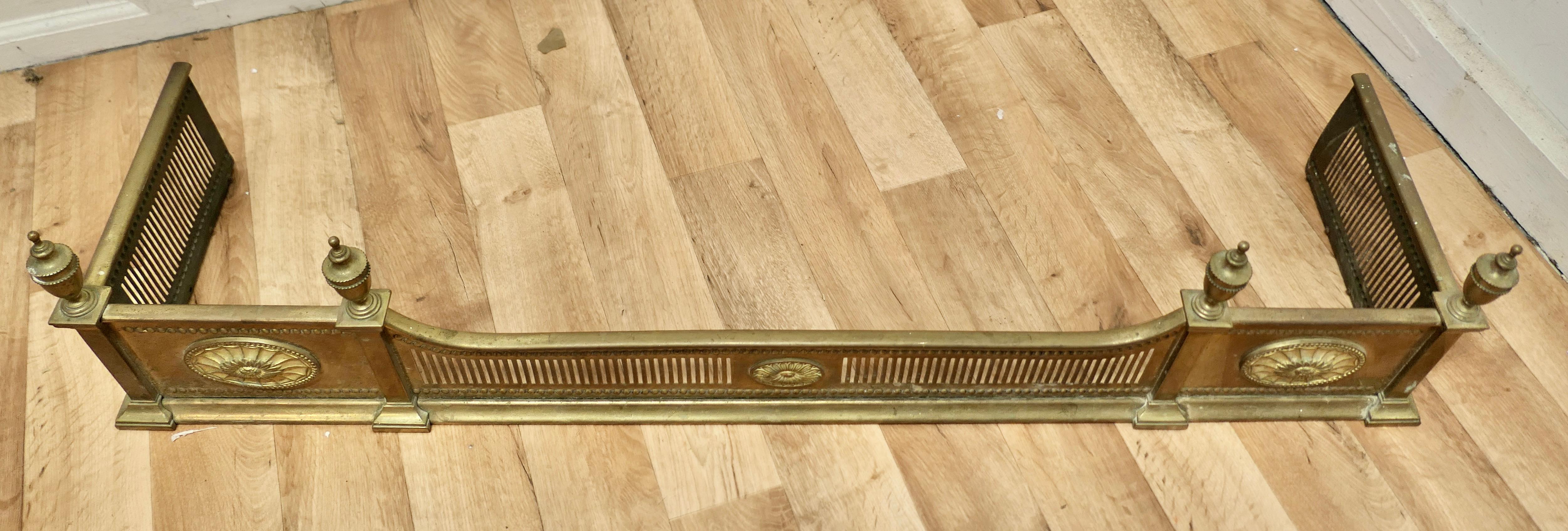 Large Victorian Regency Style Pierced Brass Fender In Good Condition For Sale In Godshill, Isle of Wight