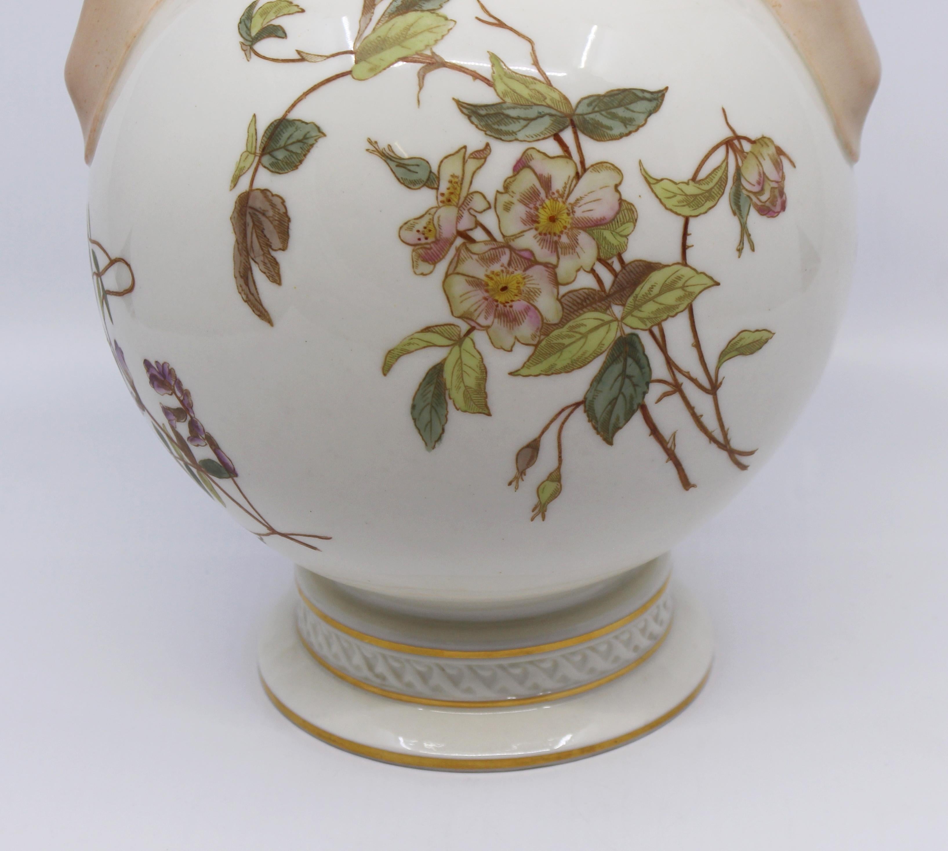 Large Victorian Royal Worcester Two Handled Vase, 1071 For Sale 4