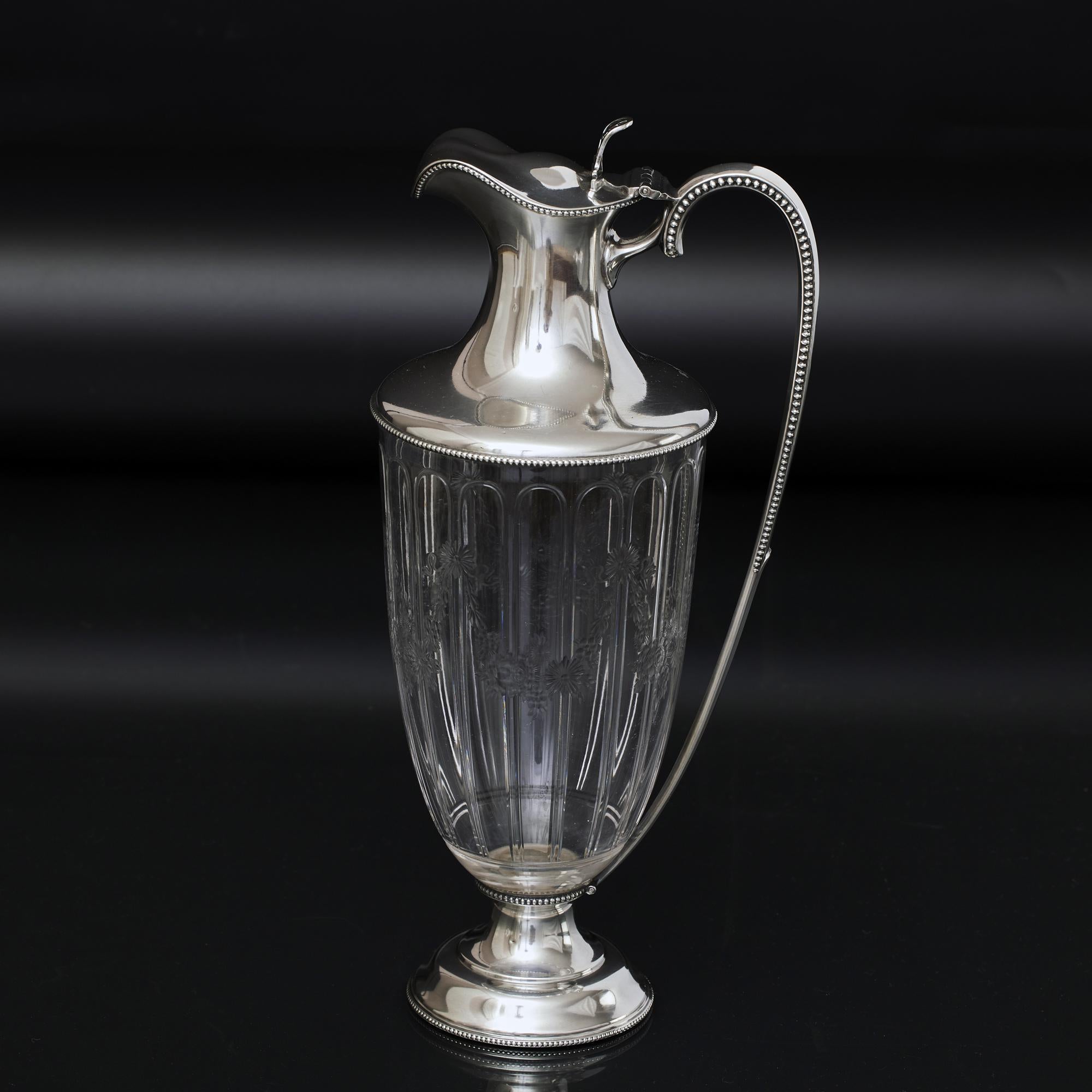 Britannique Pichet à vin en verre taillé et argent de style classique en vente